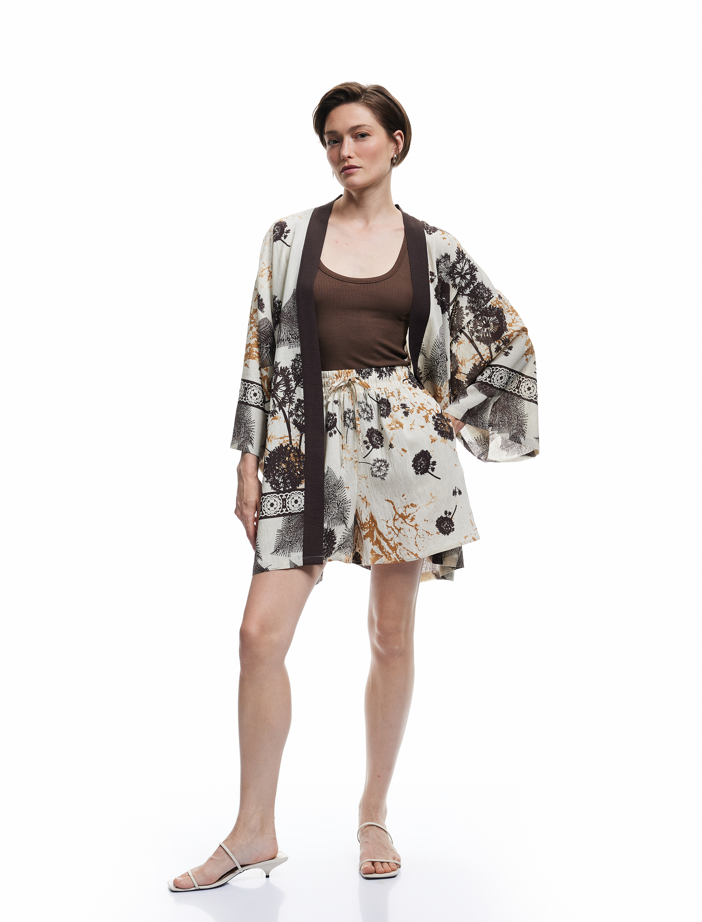   Keten Karışımlı Cepli Desenli Çiçekli Kısa Şort