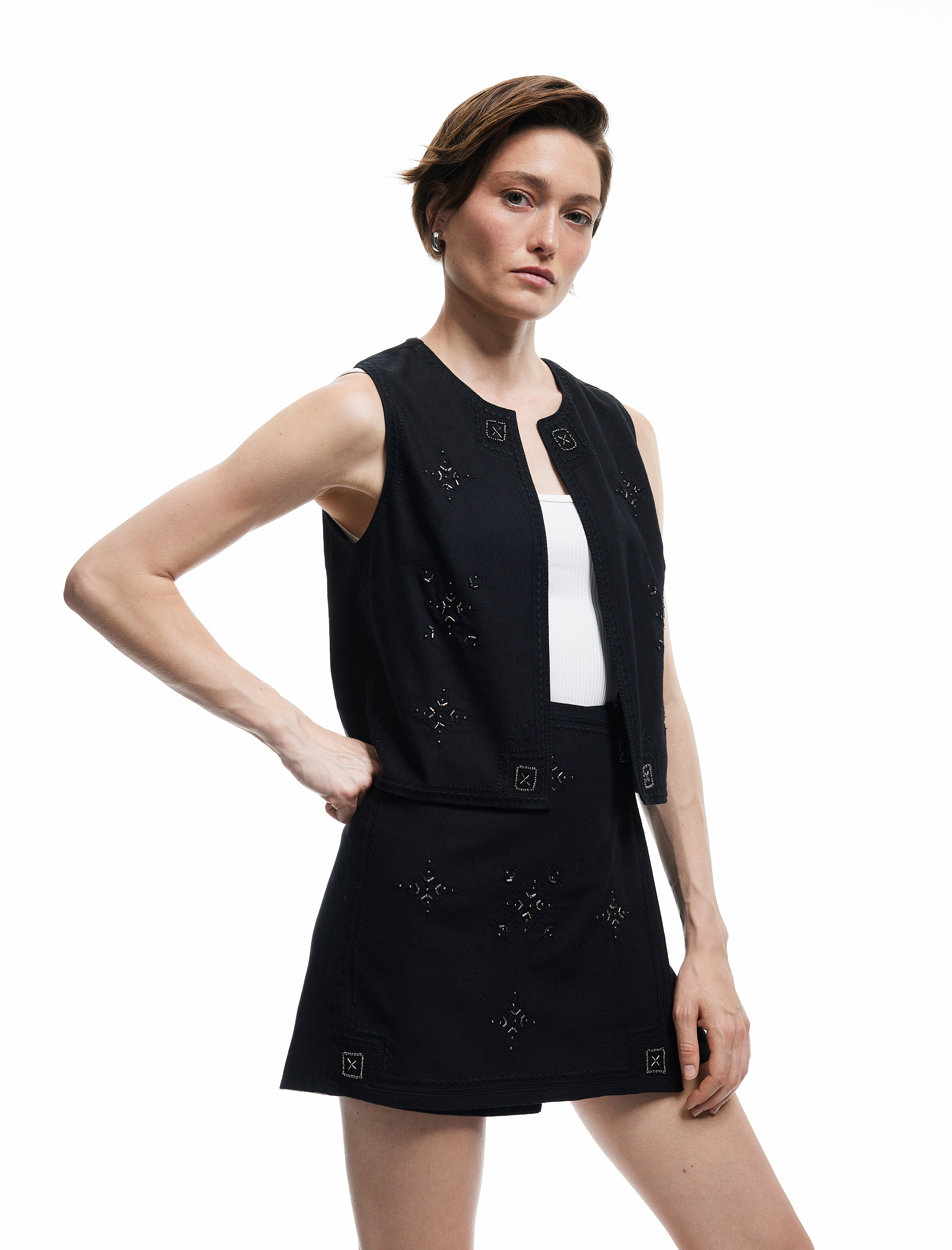   Pamuklu Viskon Kumaş Astarlı Bol Kalıp Bisiklet Yaka Kolsuz Boncuk İşlemeli Yelek