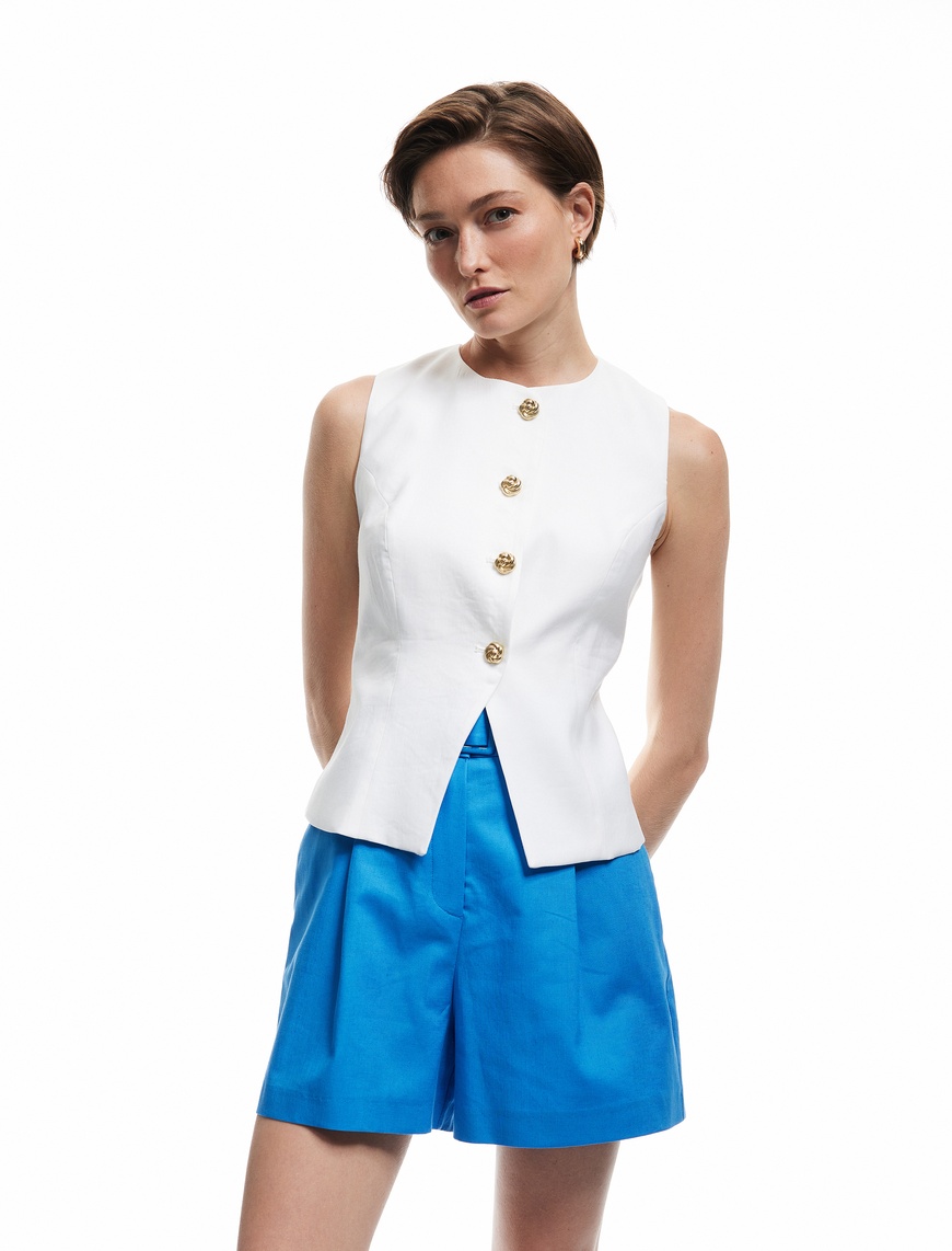   Regular Fit Kemerli Pile Detaylı Mini Keten Şort