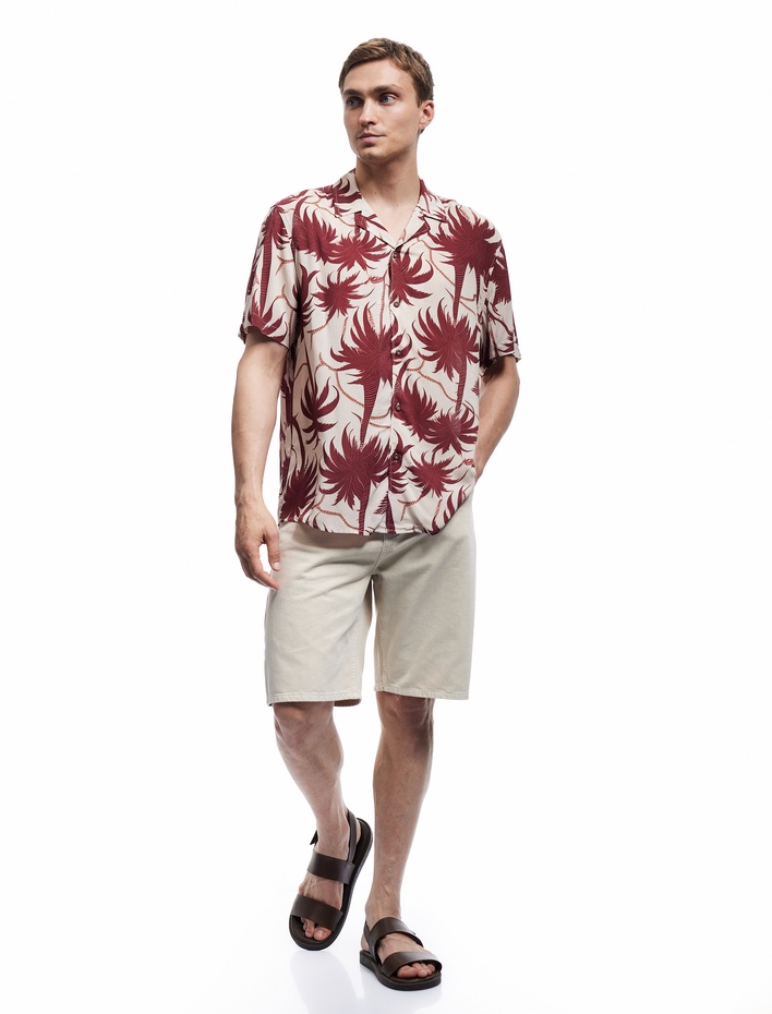  Kısa Kollu Regular Fit Apaş Yaka Viskon Palmiye Desenli Yazlık Gömlek