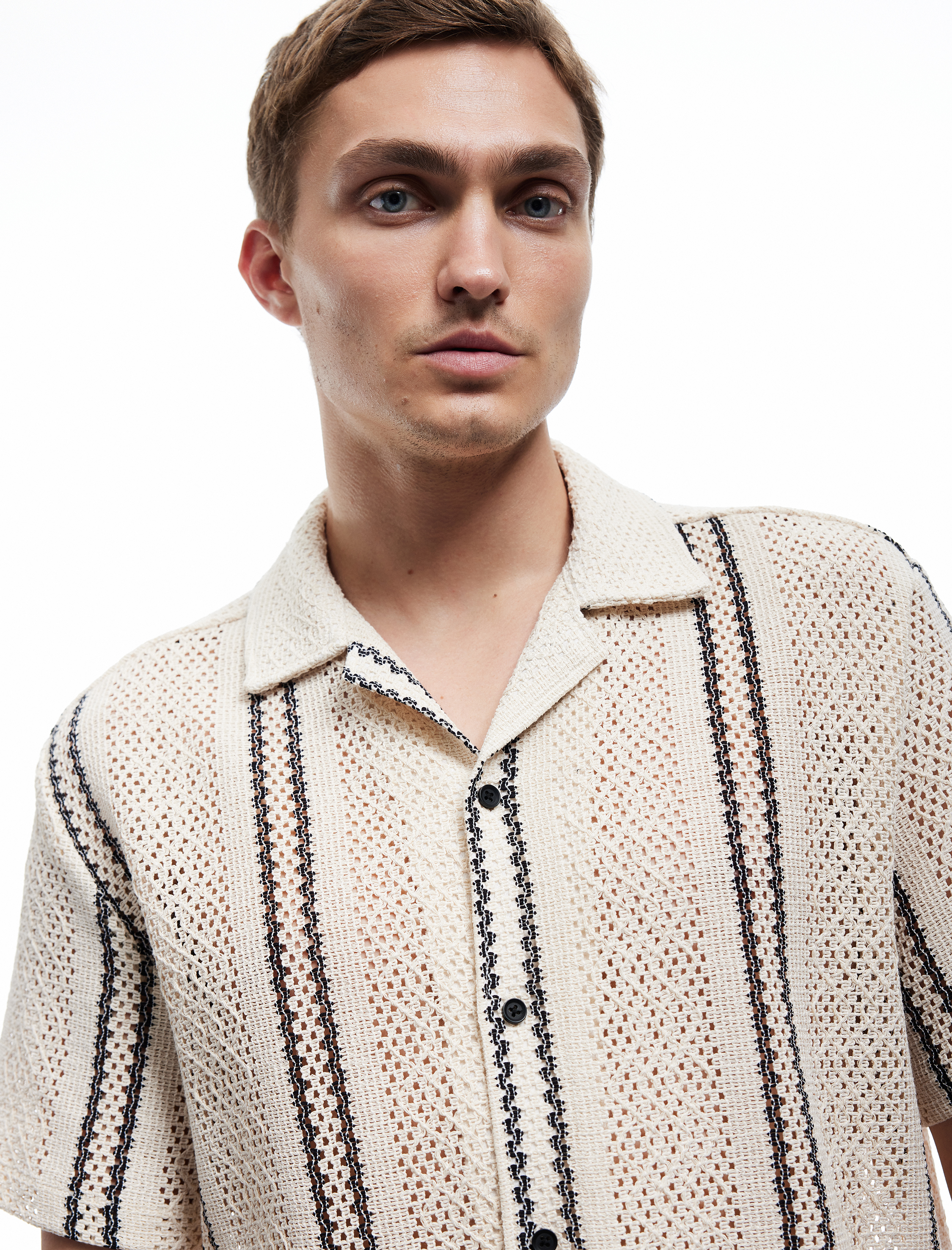   Kısa Kollu Pamuklu Ajurlu Regular Fit Apaş Yaka Gömlek