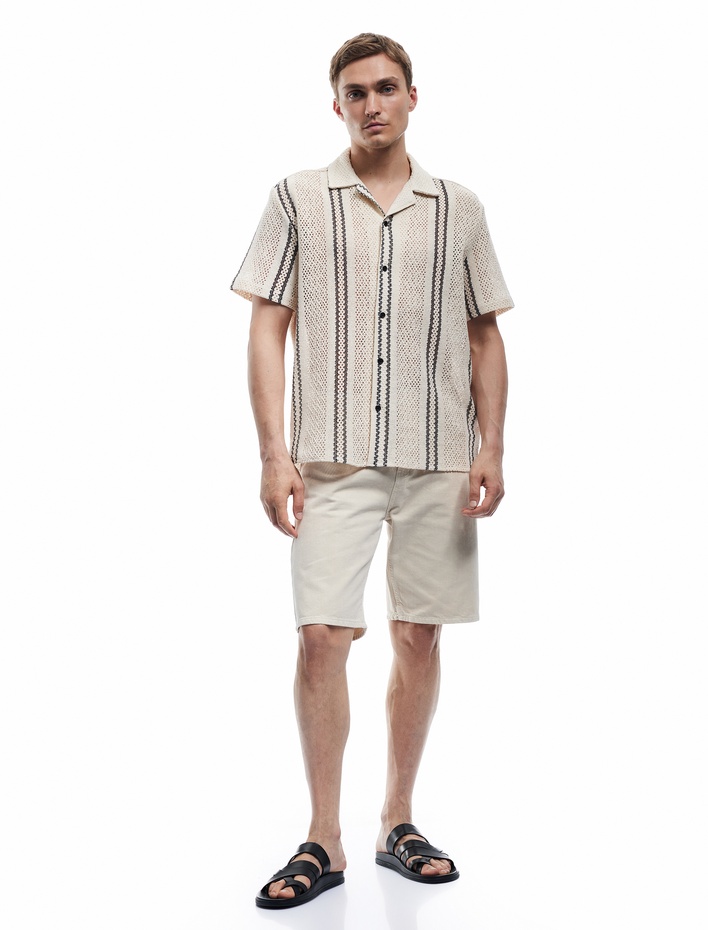  Kısa Kollu Pamuklu Ajurlu Regular Fit Apaş Yaka Gömlek