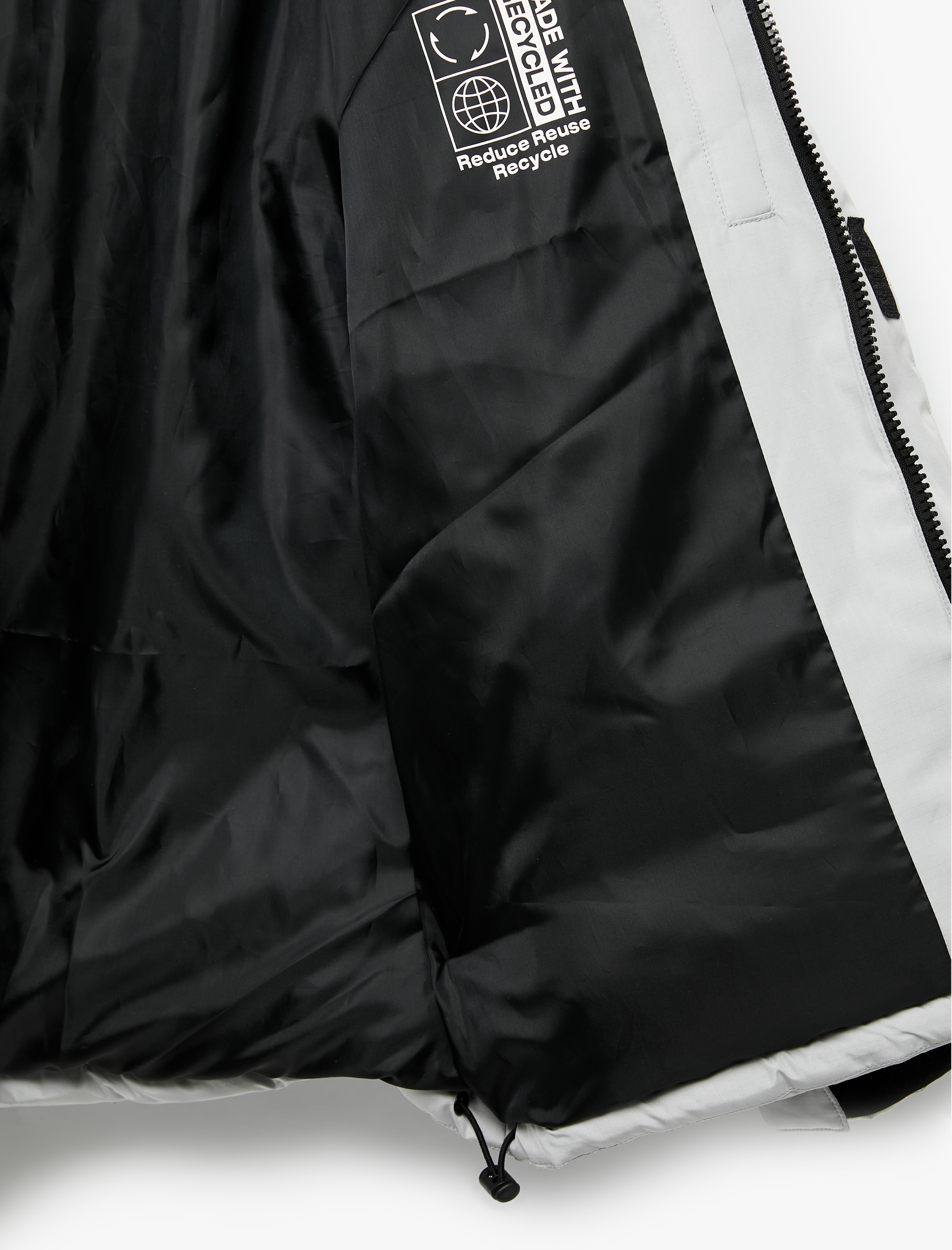   Dik Yaka Renk Bloklu Cep Detaylı Baskılı Fermuarlı Şişme Mont