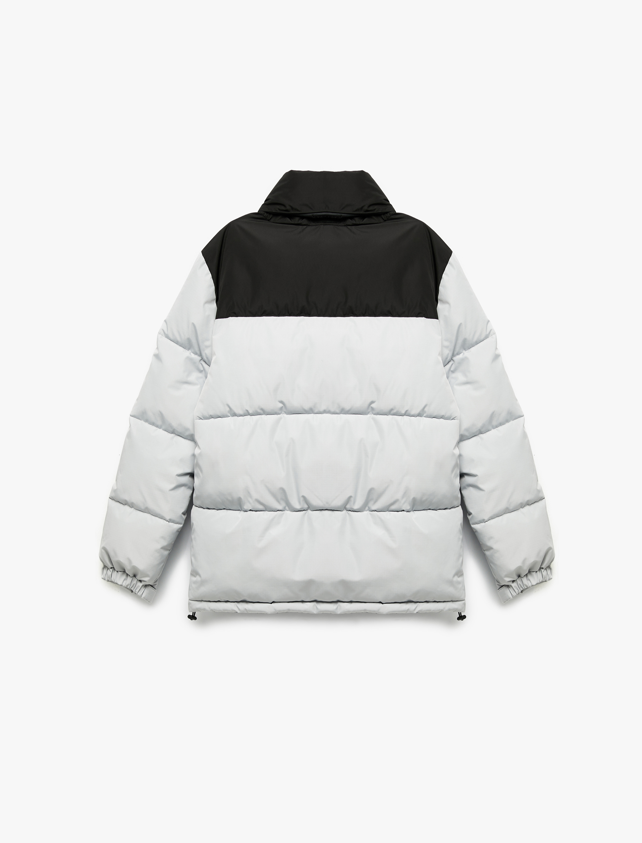   Dik Yaka Renk Bloklu Cep Detaylı Baskılı Fermuarlı Şişme Mont