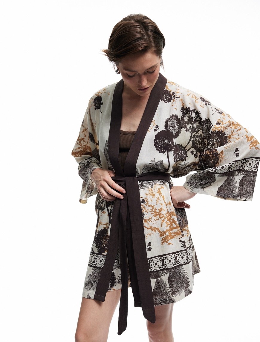   Kemerli V Yaka Yarım Kollu Çiçek Desenli Keten Karışımlı Kimono