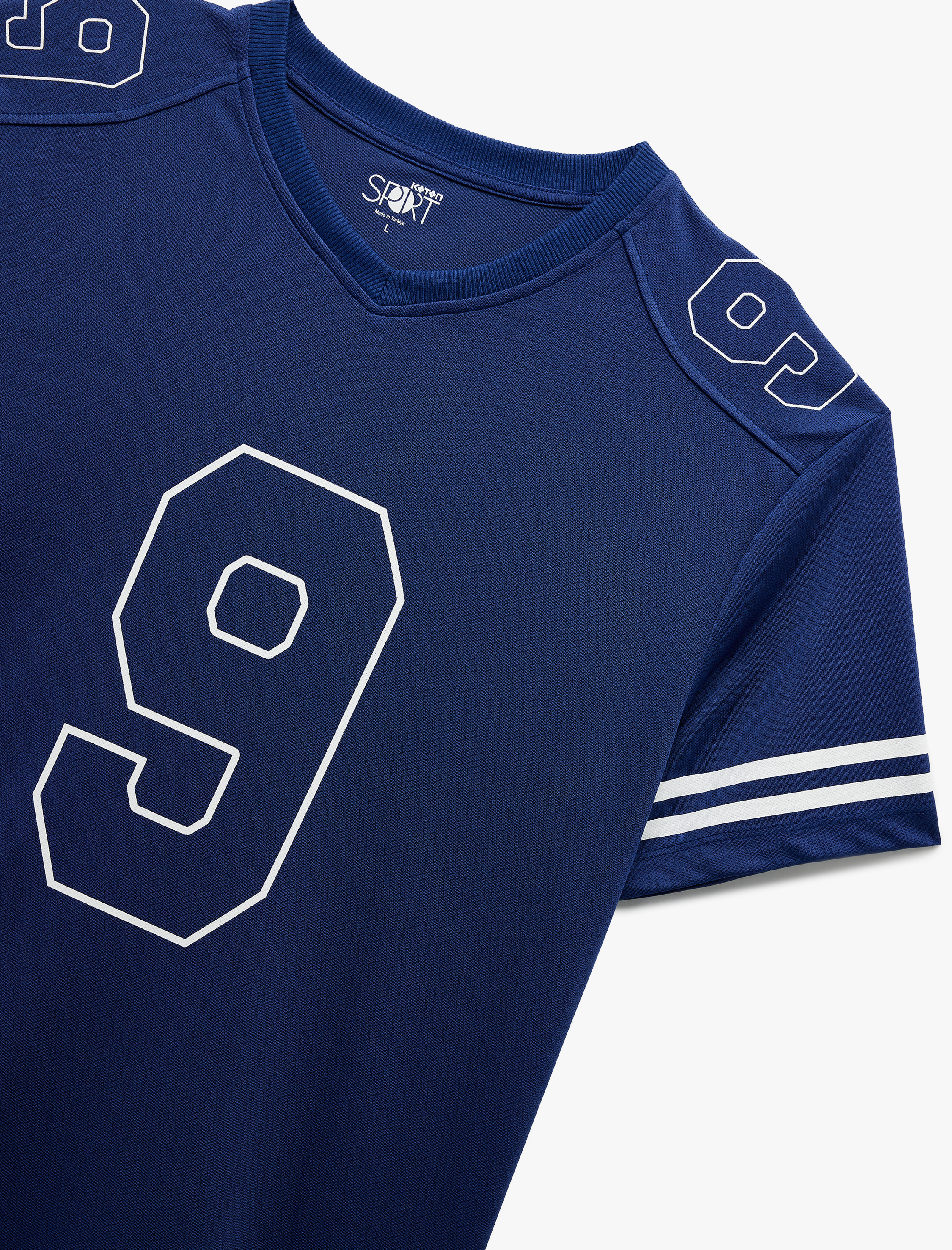   V Yaka Kısa Kollu Çizgi Detaylı Baskılı Oversize Spor Tişört