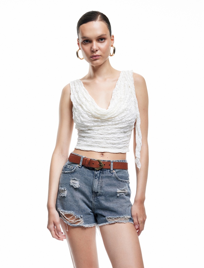  Koton X Zeynep Bastık - Slim Fit Kolsuz Degaje Yaka Dantelli Crop Bluz