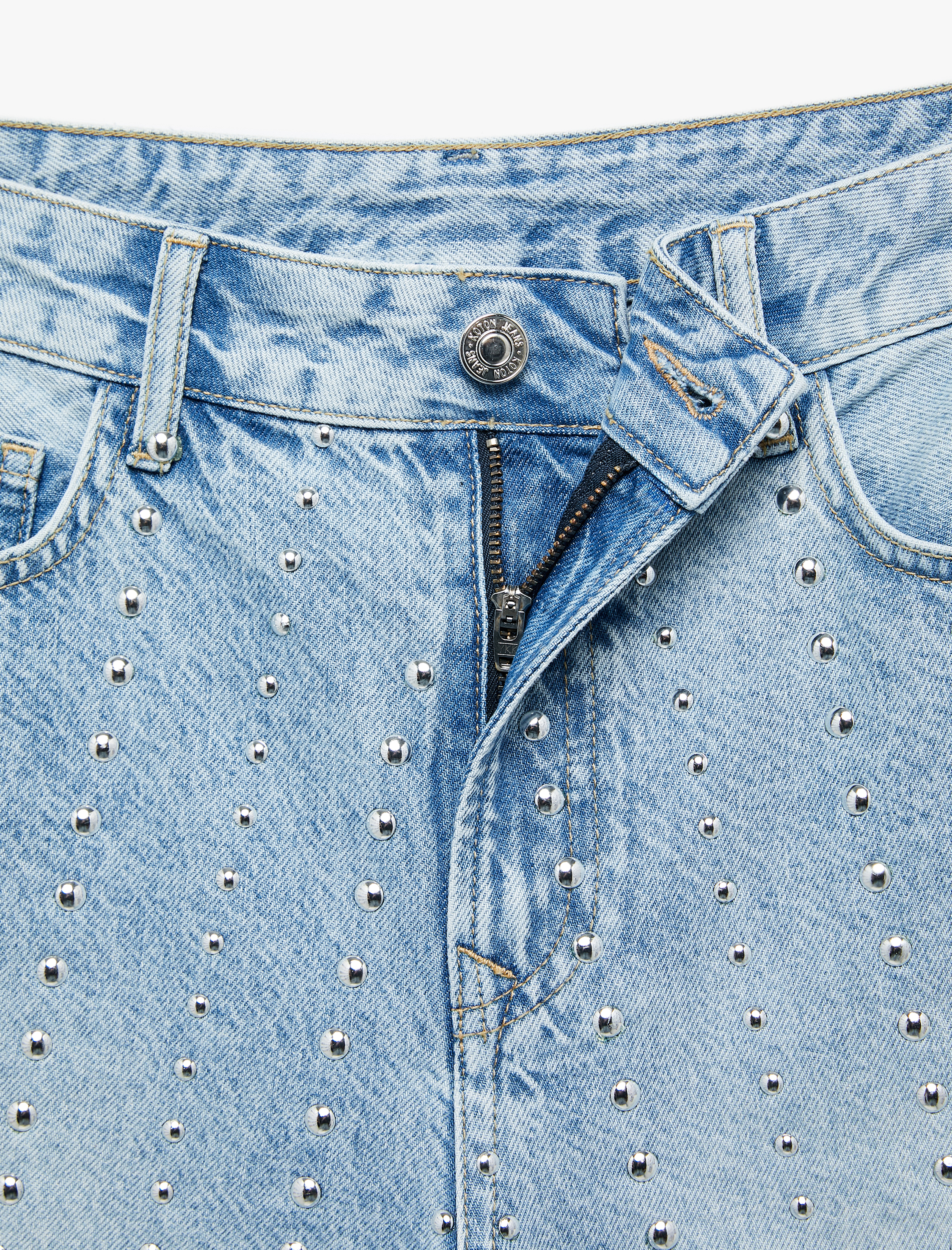   Troklu Yıpratılmış Düğmeli Cepli Bermuda Denim Şort