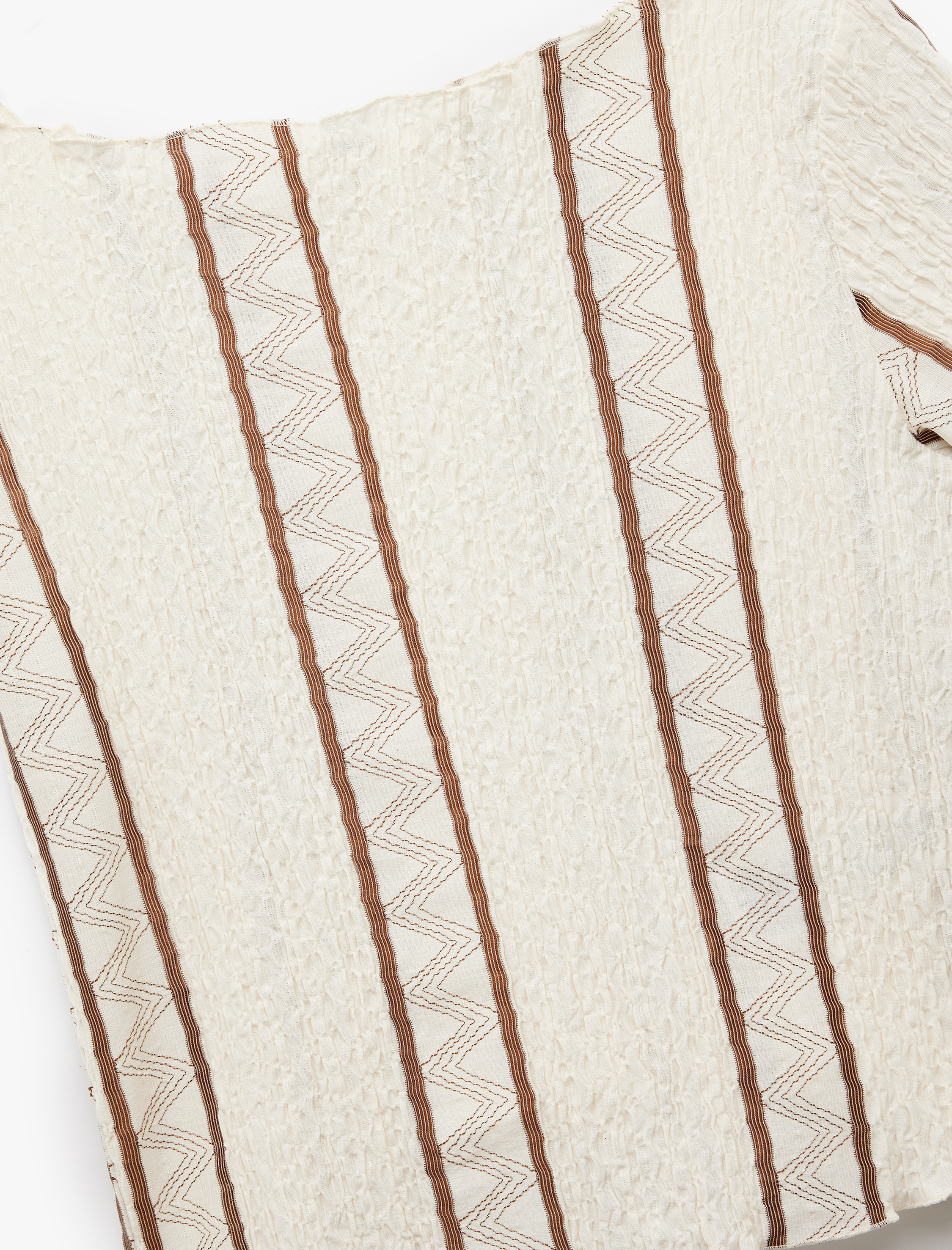   Slim Fit Dokulu Desenli Kısa Kollu Kayık Yaka Tişört