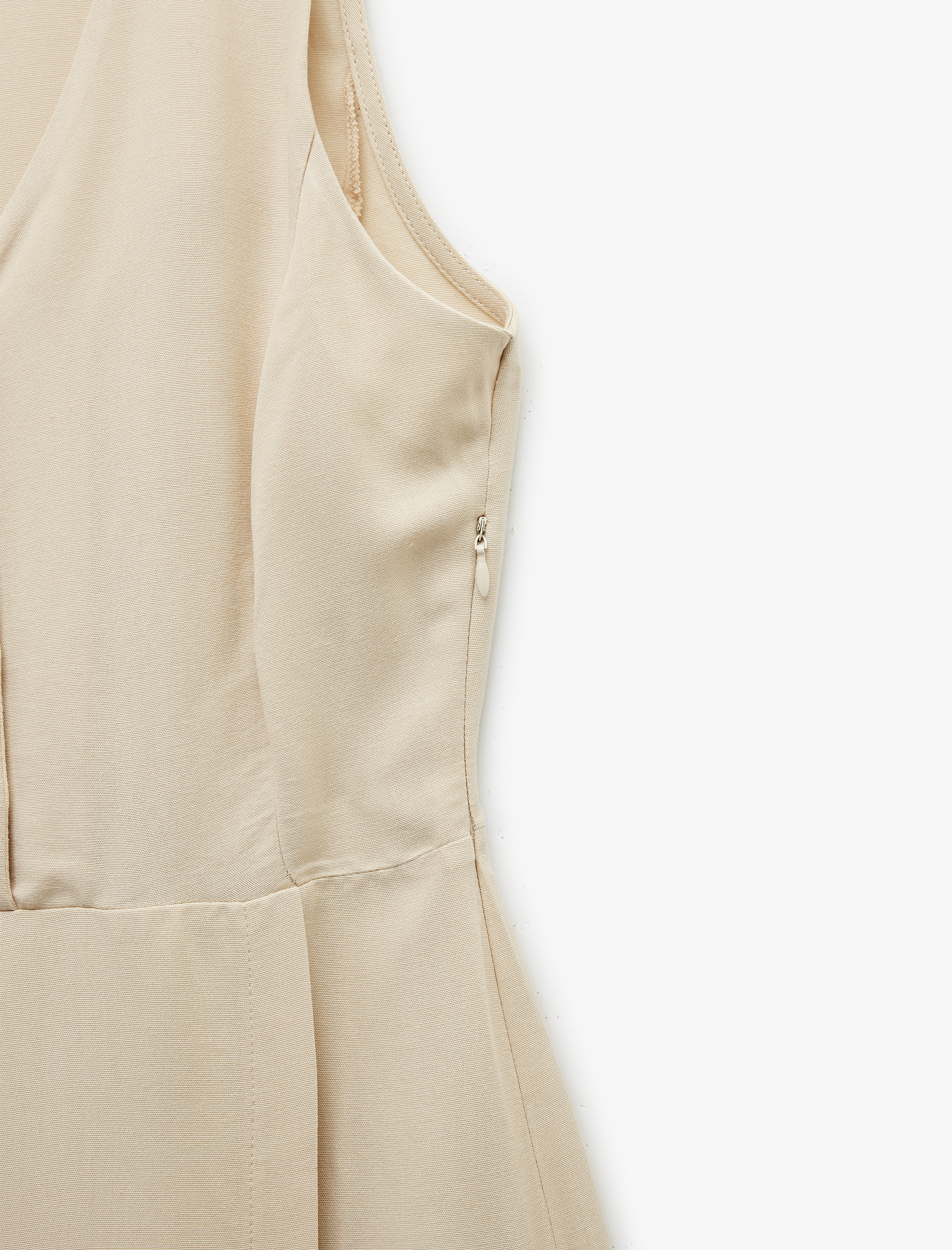   V Yaka Kolsuz Düğmeli Keten Karışımlı Mini Tulum