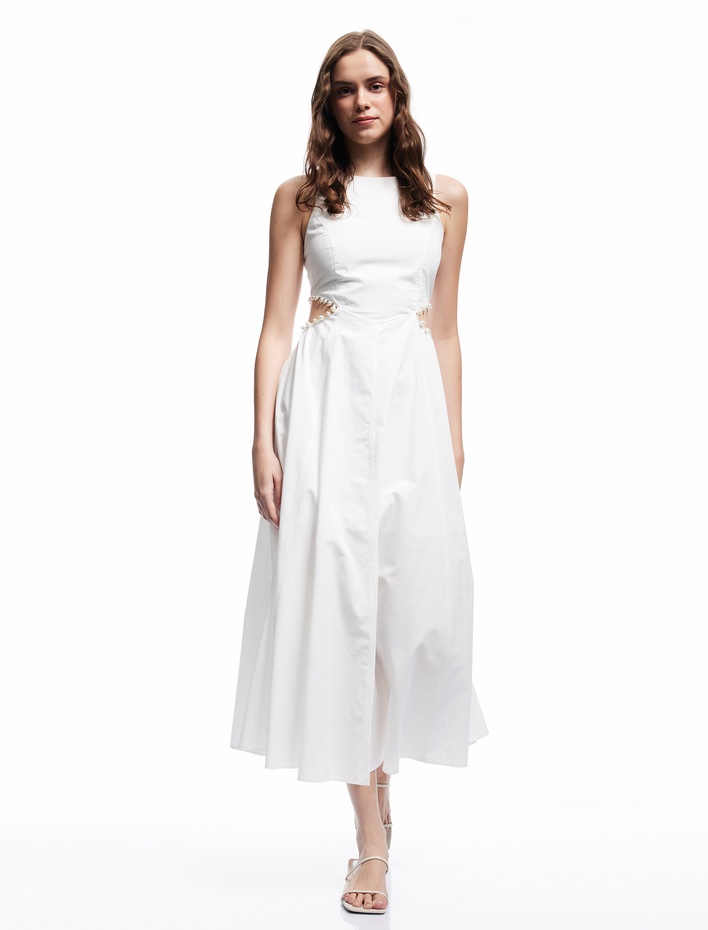  Pamuklu Astarlı Bisiklet Yaka Pencere Detaylı Boncuk İşlemeli Kolsuz Midi Elbise