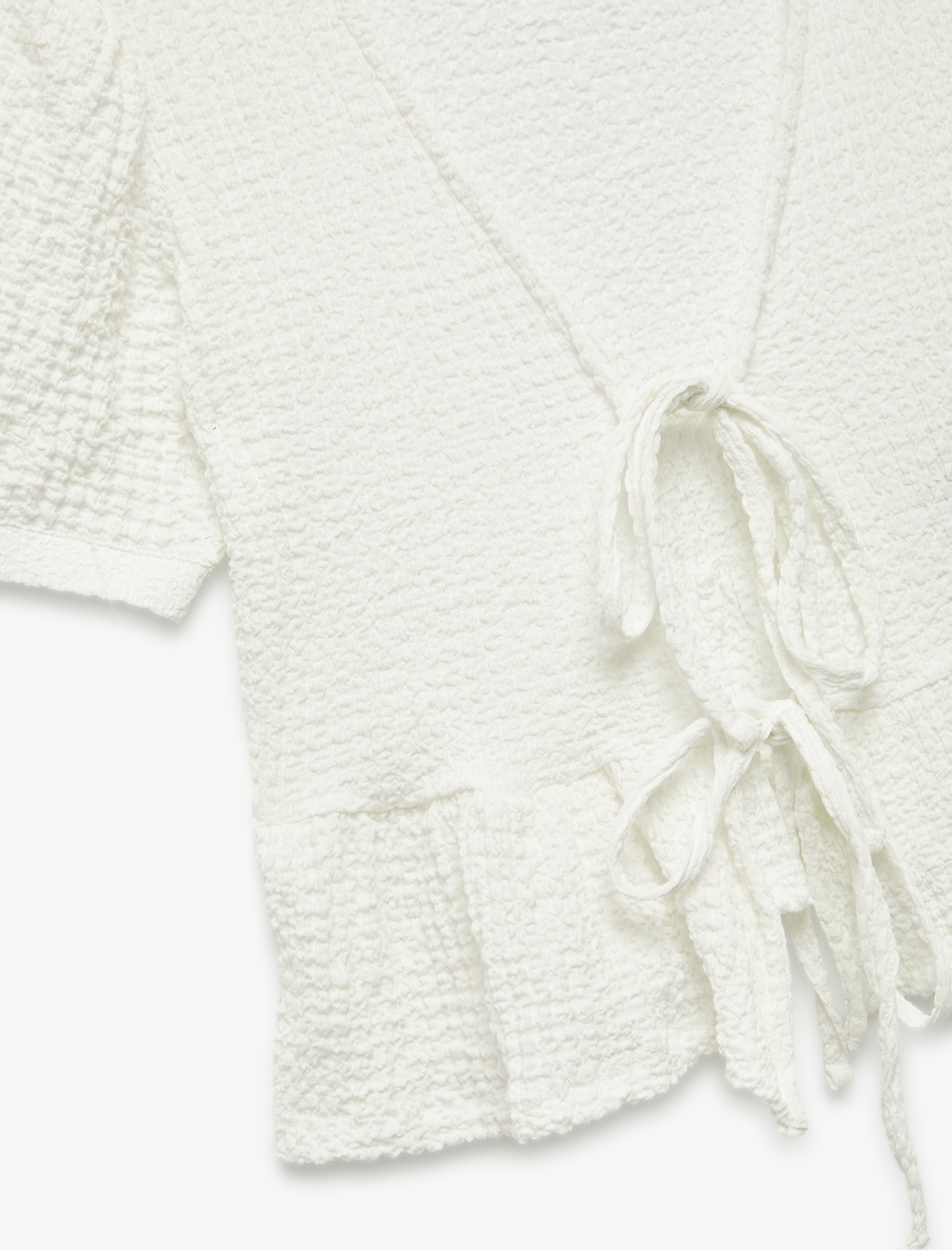   Kısa Kollu Bağlamalı Yaka Fiyonklu Bürümcük Tişört