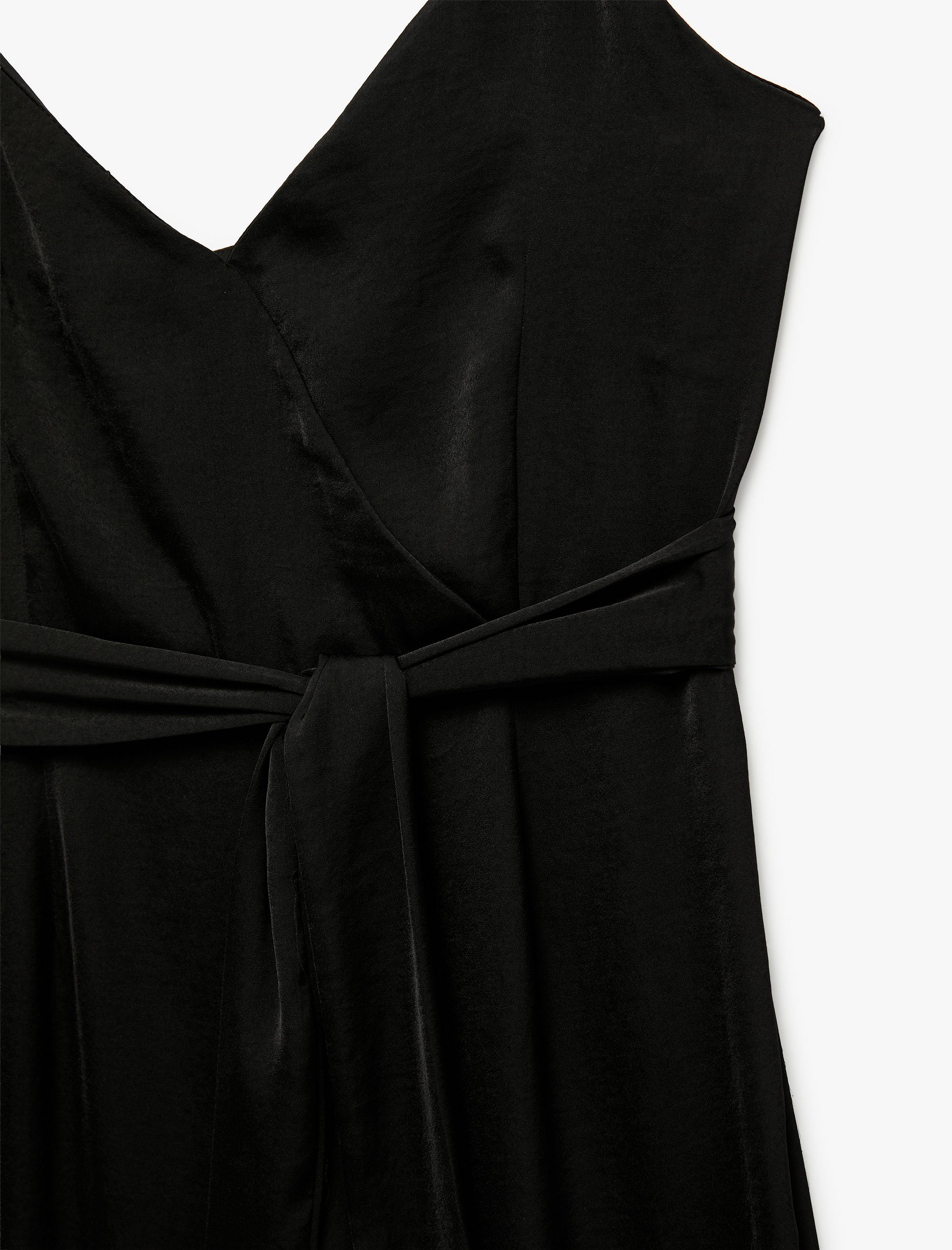   Aerobin Kumaş Kuşak Detaylı Kruvaze Askılı Geniş Paça Uzun Saten Tulum