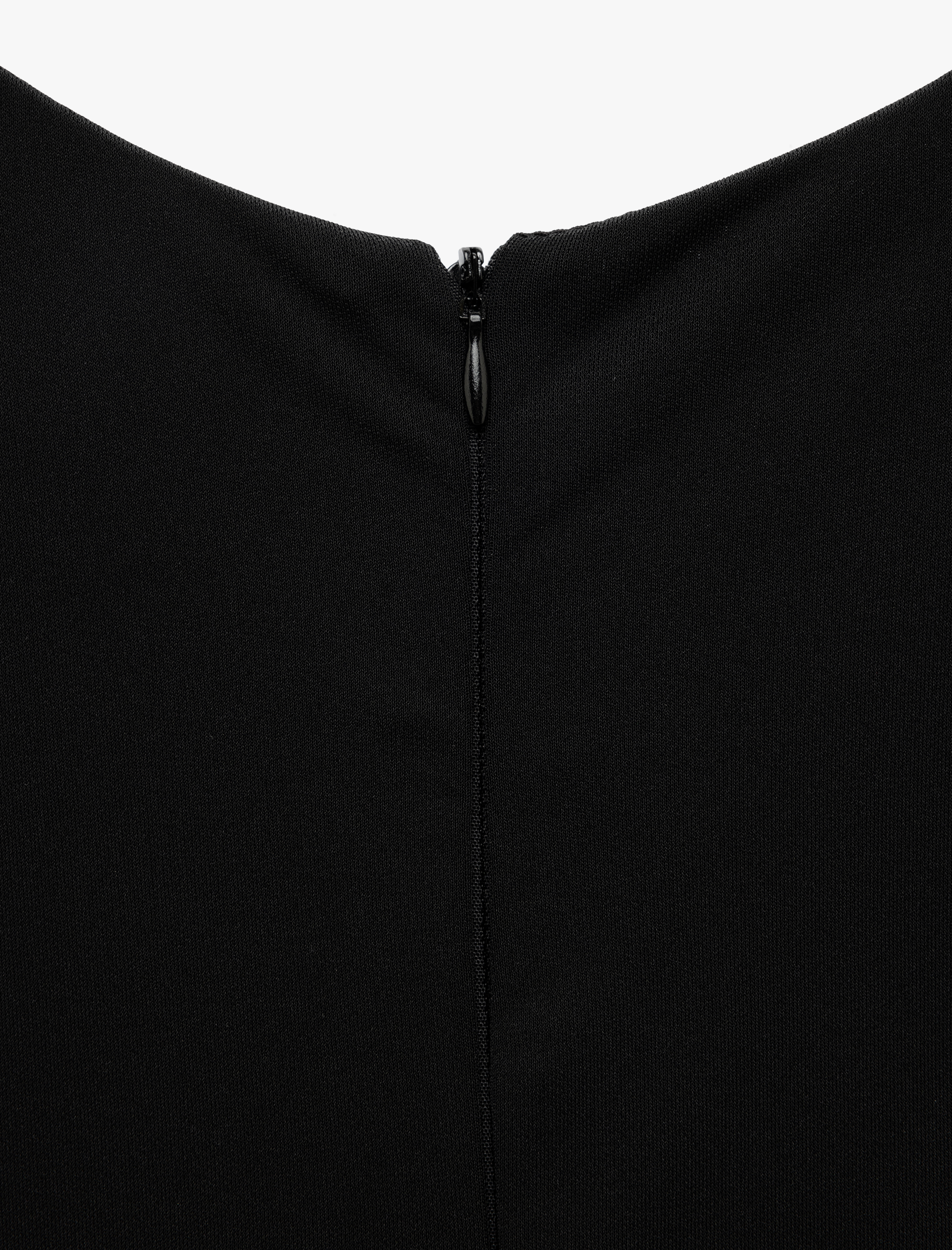   Kolsuz Bisiklet Yaka Metal Aksesuarlı Pencere Detaylı Midi Abiye Elbise