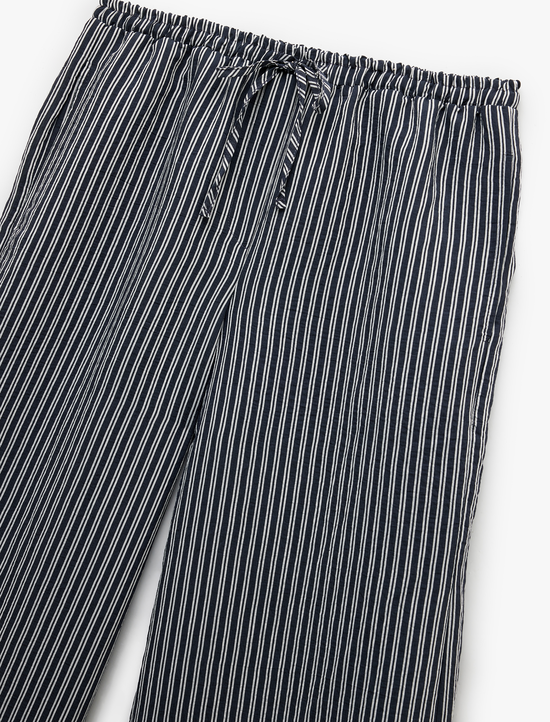   Beli Bağcıklı Rahat Kalıp Cepli Modal Karışımlı Çizgili Pantolon