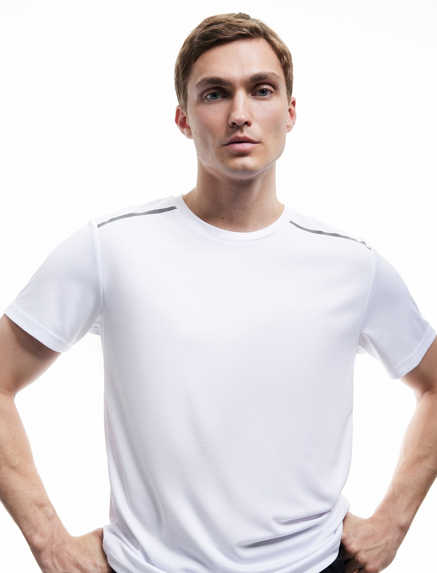   Kısa Kollu Regular Fit Çizgi Detaylı Bisiklet Yaka Spor Tişört
