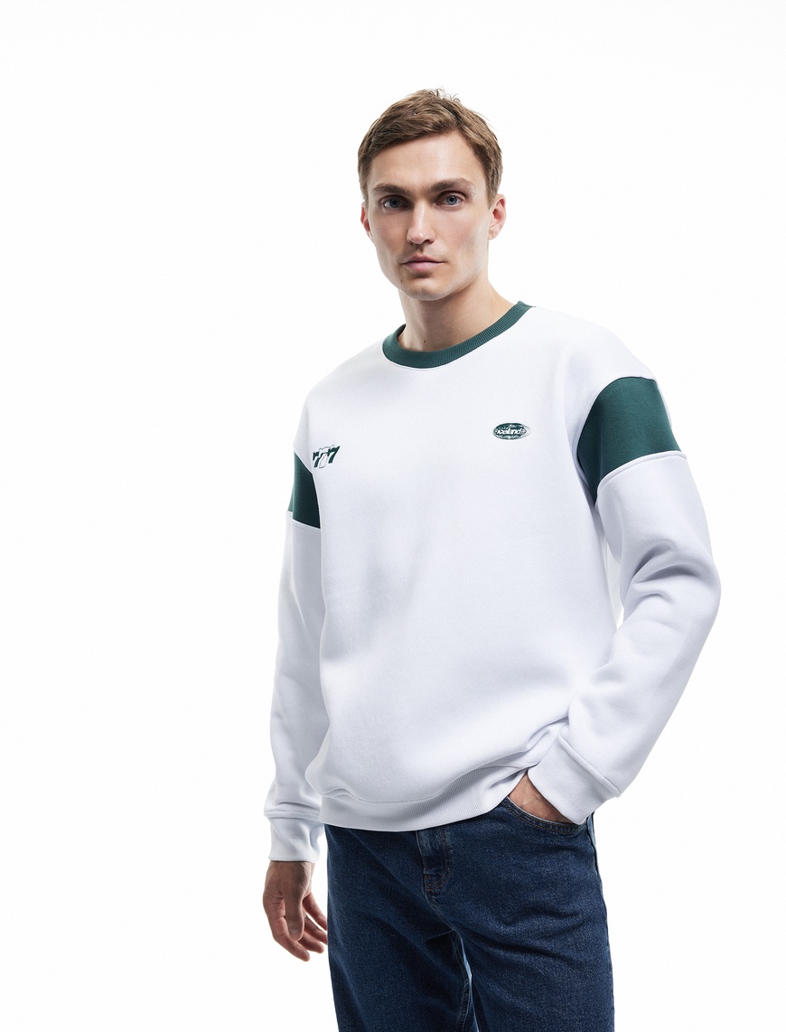   Şardonlu Uzun Kollu Bisiklet Yaka Arkası Baskılı Sweatshirt