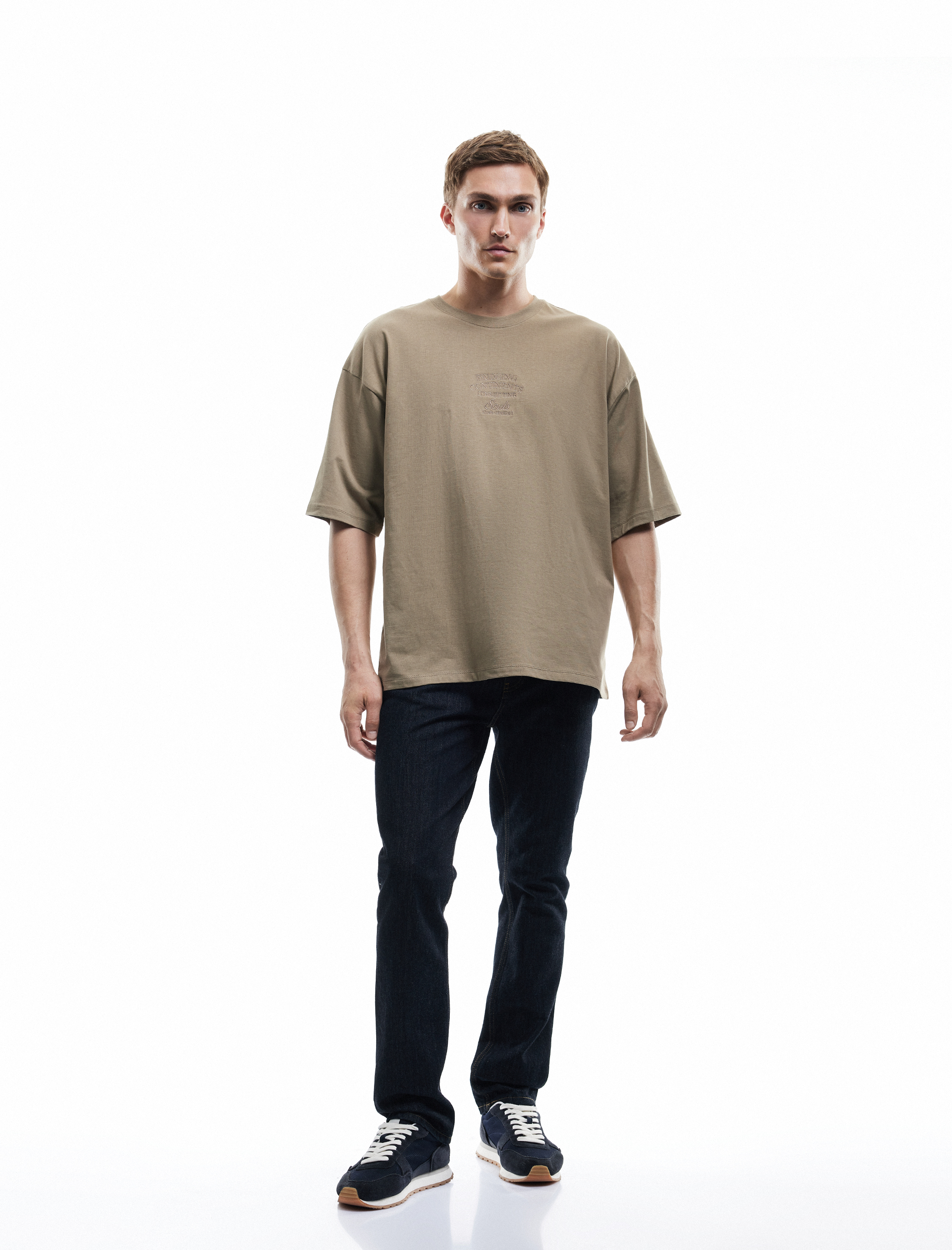   Pamuklu Bisiklet Yaka Tok Kumaş Slogan İşlemeli Kısa Kollu Oversize Tişört