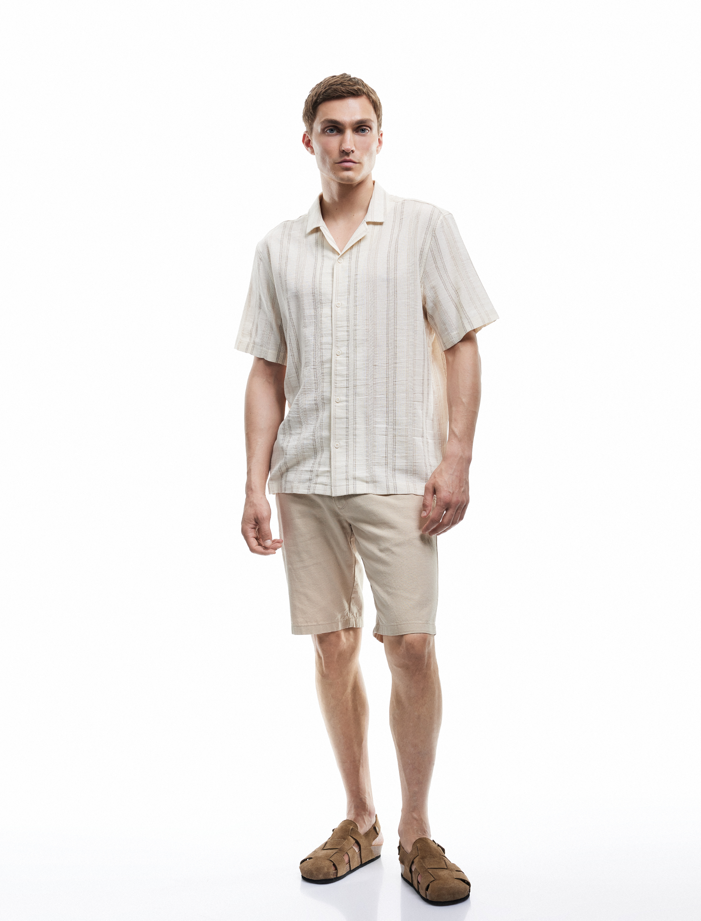   Pamuklu Kısa Kollu Düğmeli Regular Fit Devrik Yaka Gömlek