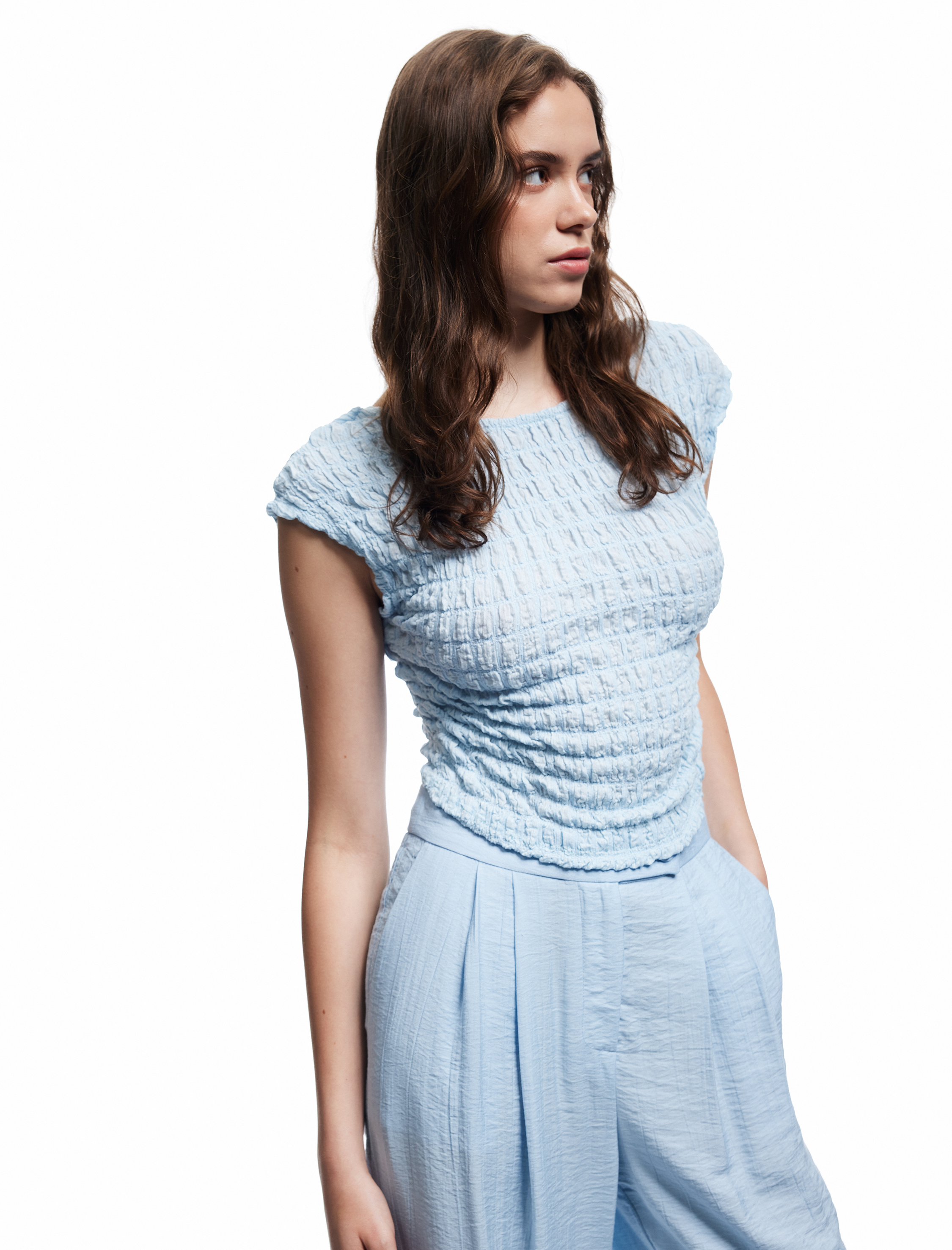   Koton X Melis Ağazat - Slim Fit Kolsuz Dokulu Sırt Dekolteli Bisiklet Yaka Crop Tişört