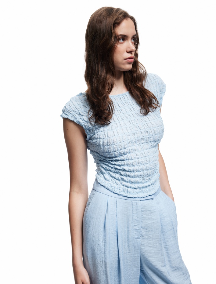  Koton X Melis Ağazat - Slim Fit Kolsuz Dokulu Sırt Dekolteli Bisiklet Yaka Crop Tişört