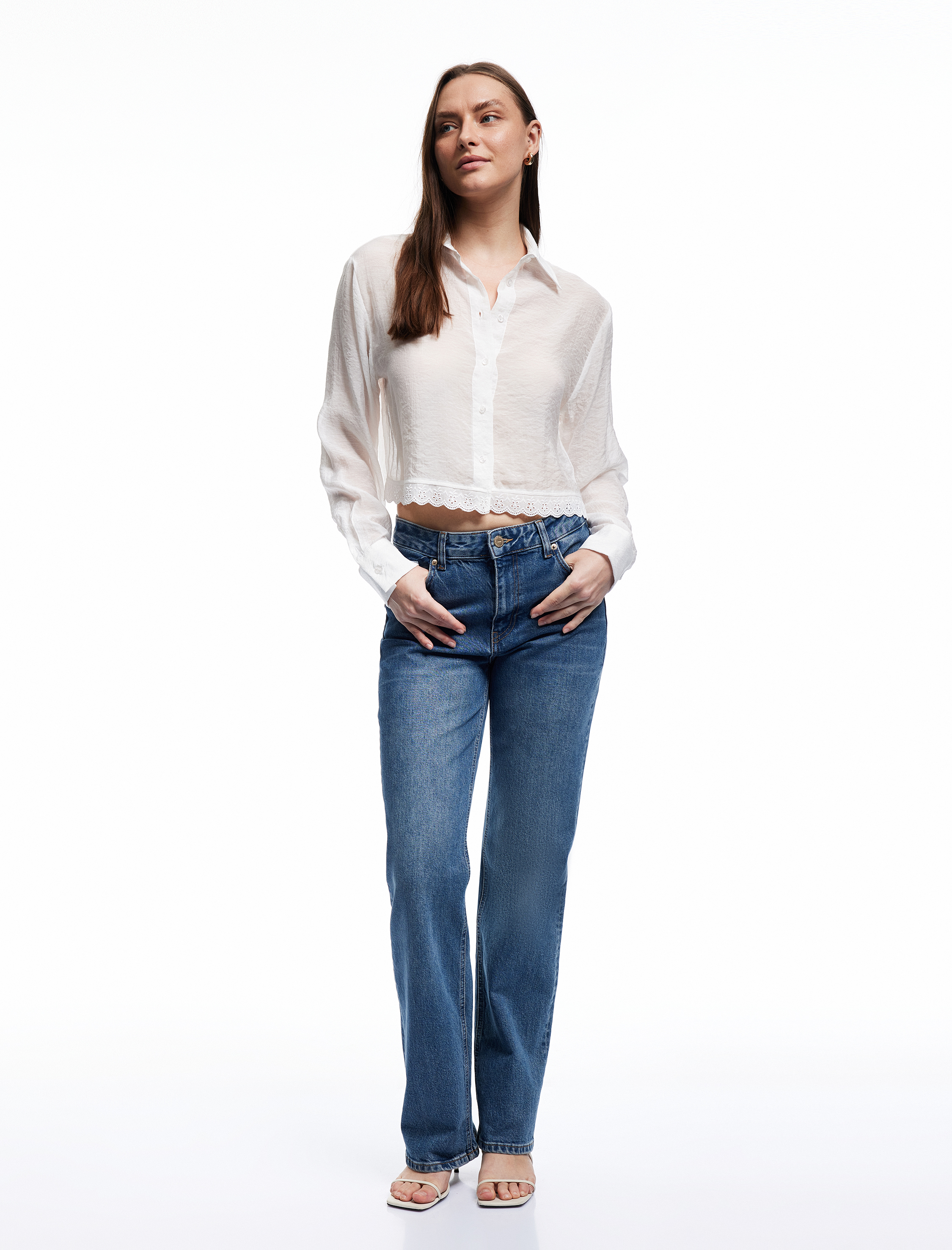   Klasik Yaka Uzun Kollu Etek Ucu Fistolu Brode Detaylı Gömlek