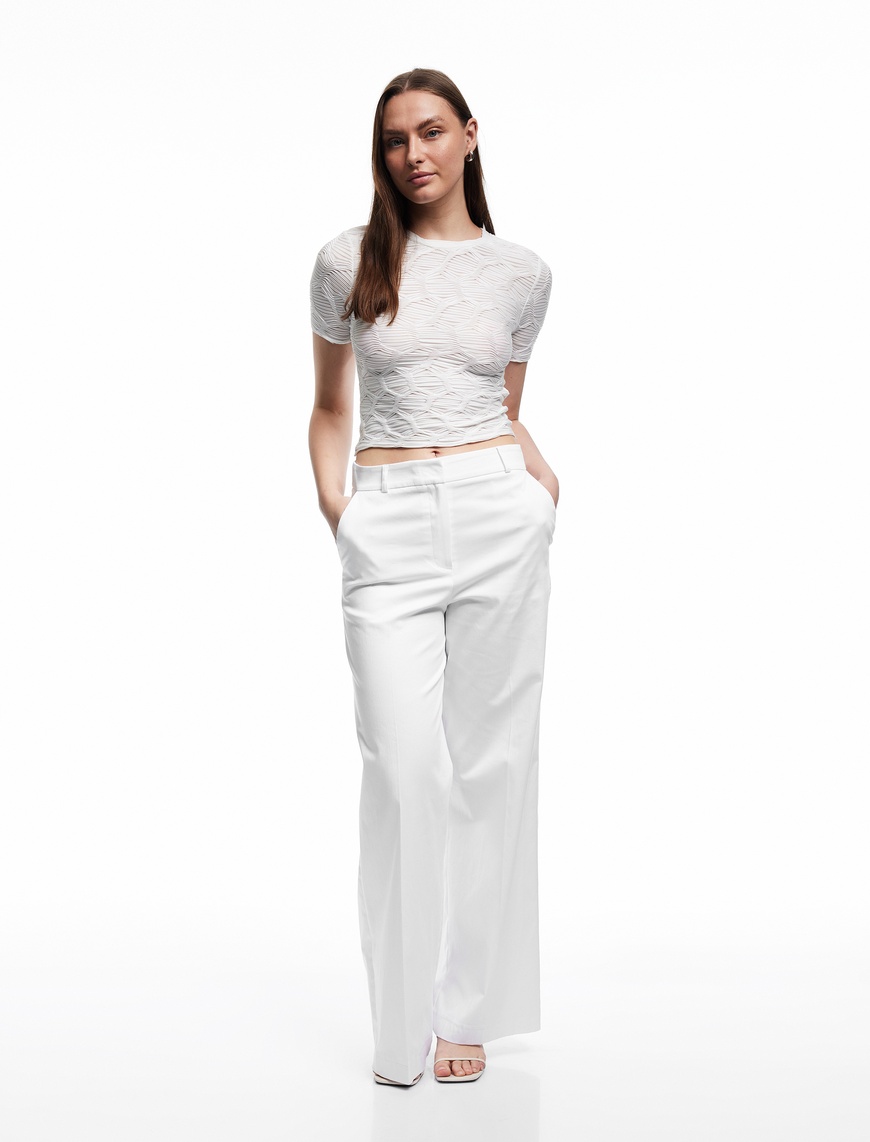   Bürümcük Kumaş Dokulu Slim Fit Kısa Kollu Bisiklet Yaka Tişört