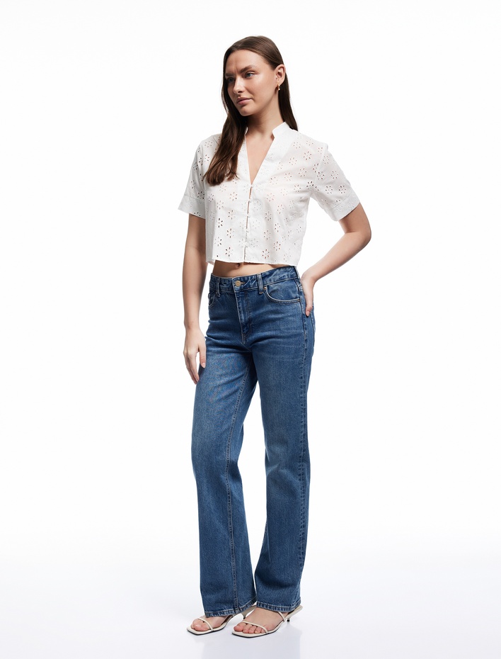  Regular Fit Kısa Kollu V Yaka Fistolu Brodeli Gömlek