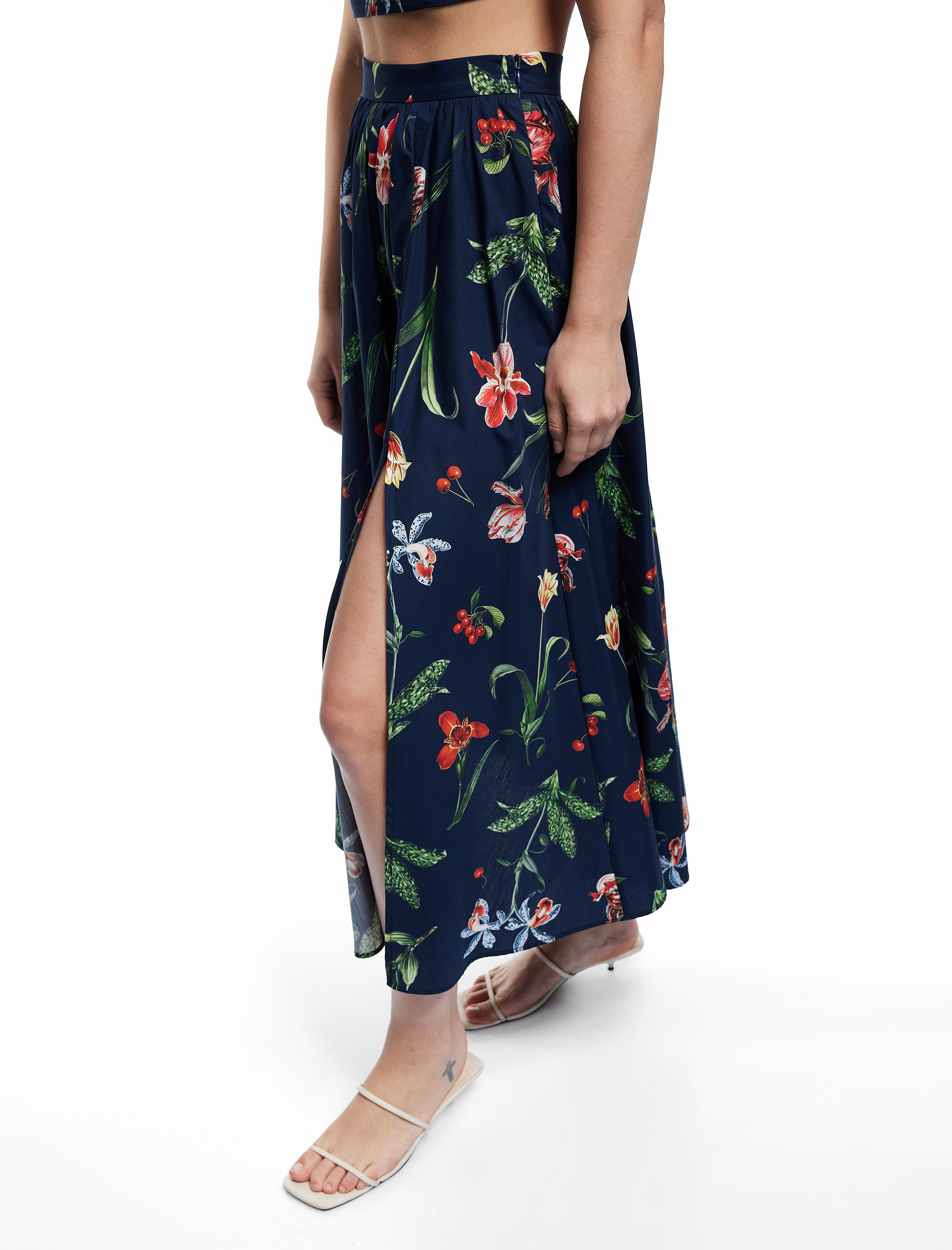   Pamuklu Yırtmaç Detaylı Cepli Pileli Midi Boy Kiraz Baskılı Çiçekli Kloş Etek