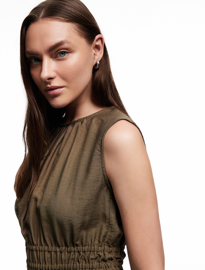  Viskon Kumaş Büzgülü Gipeli Bisiklet Yaka Kolsuz Bluz