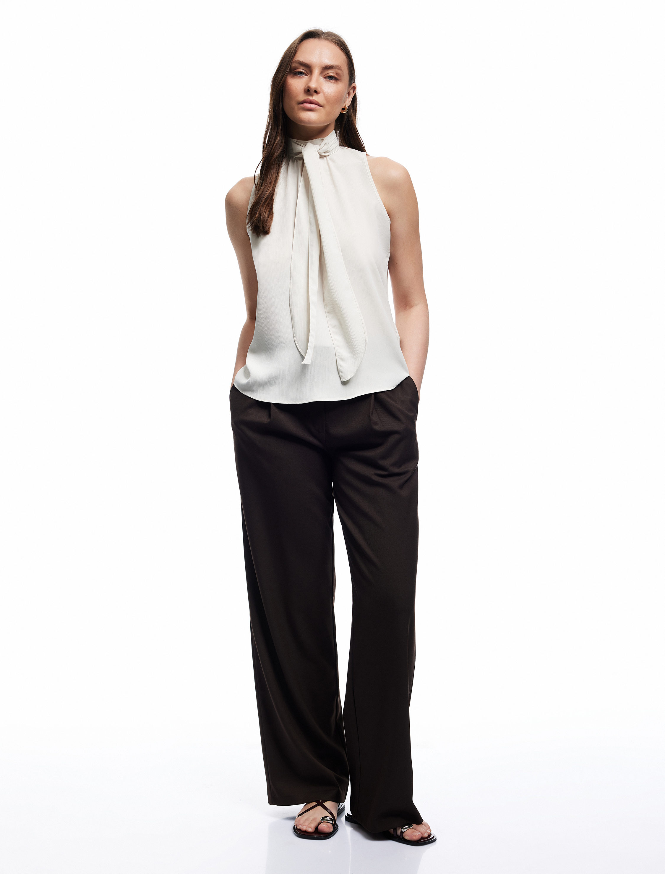   Bağlamalı Dik Yaka Kolsuz Bluz