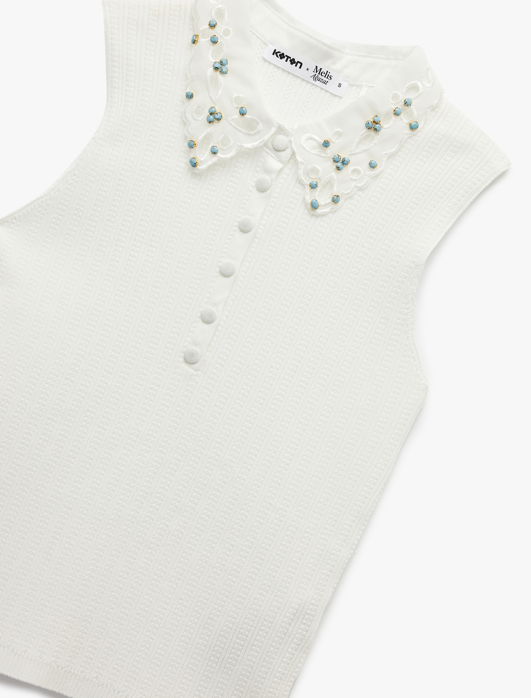   Koton X Melis Ağazat - Kolsuz Polo Yaka Taşlı Brodeli Triko Tişört