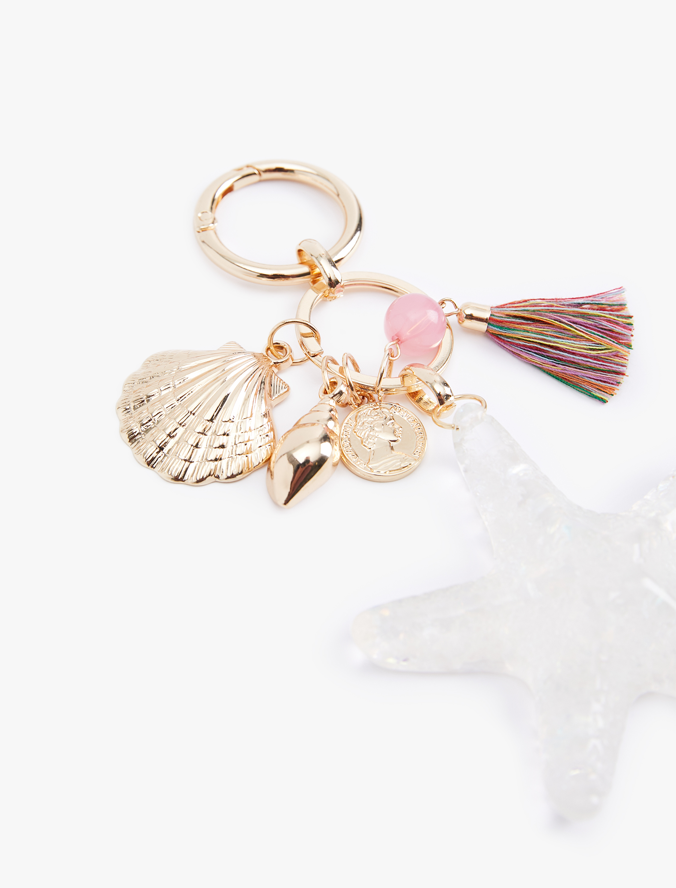  Kadın Deniz Kabuğu ve Yıldız Charmlı Püsküllü Anahtarlık - Koton X Sima Tarkan