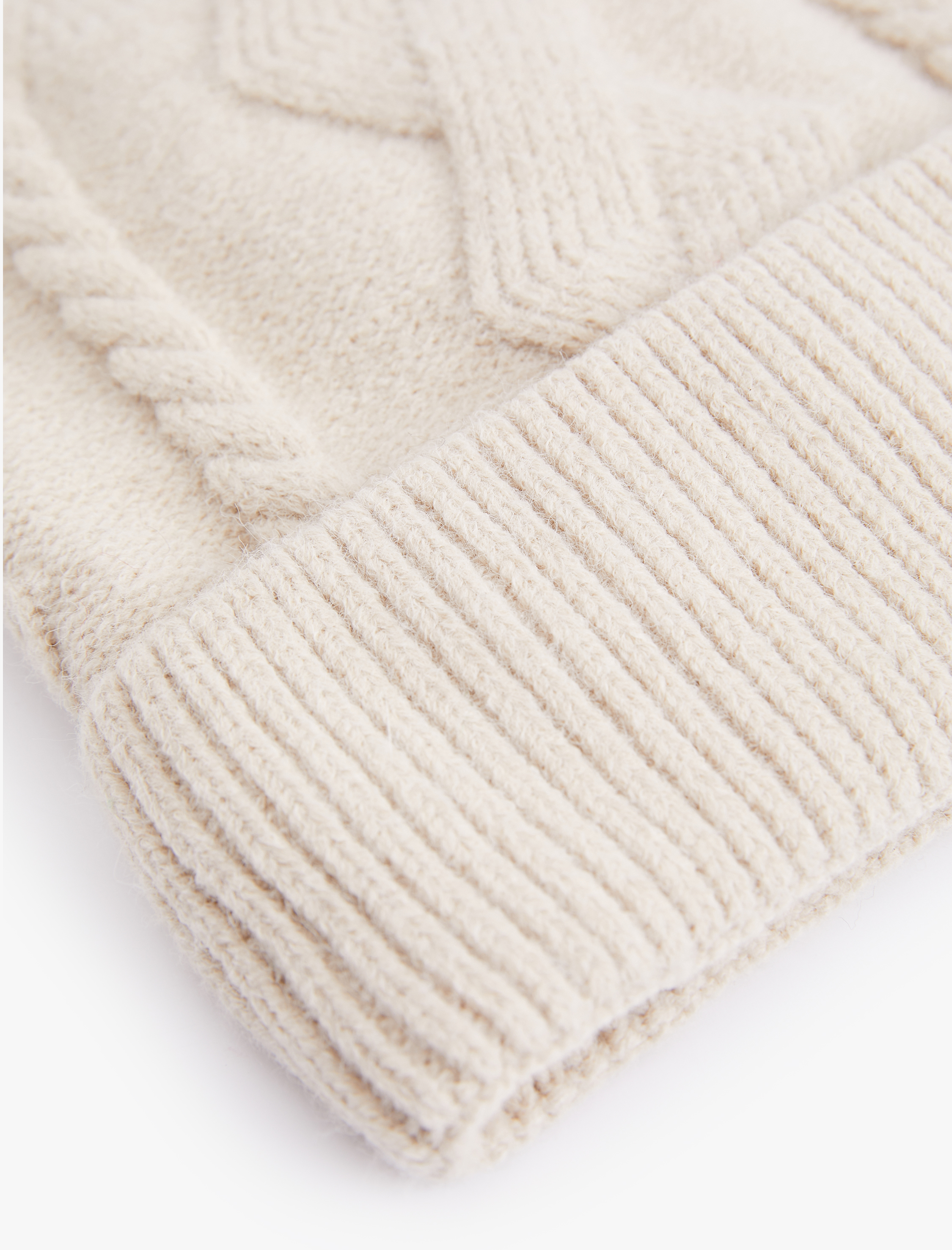  Kadın Katlı Saç Örgüsü Dokulu Örgü Bere