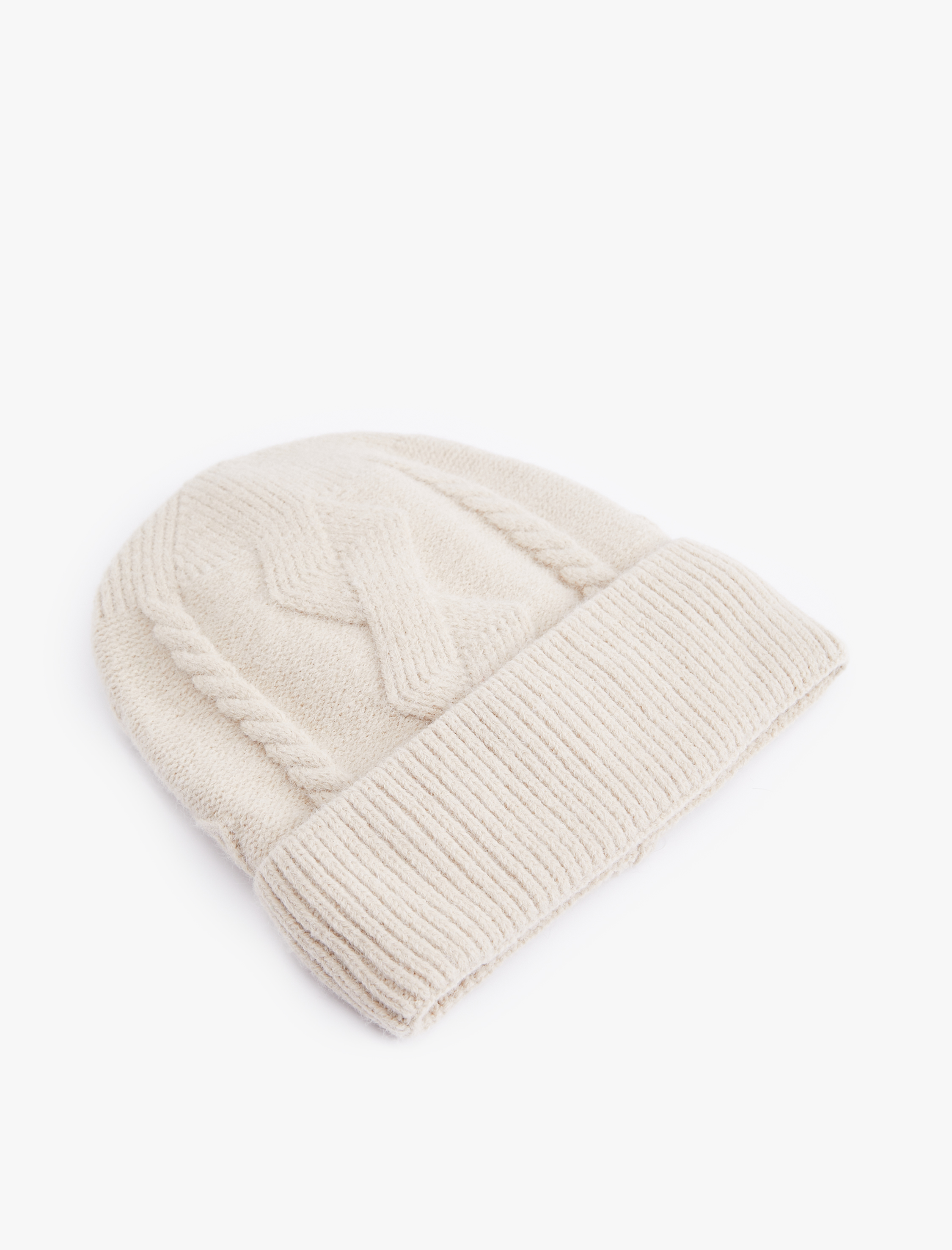  Kadın Katlı Saç Örgüsü Dokulu Örgü Bere