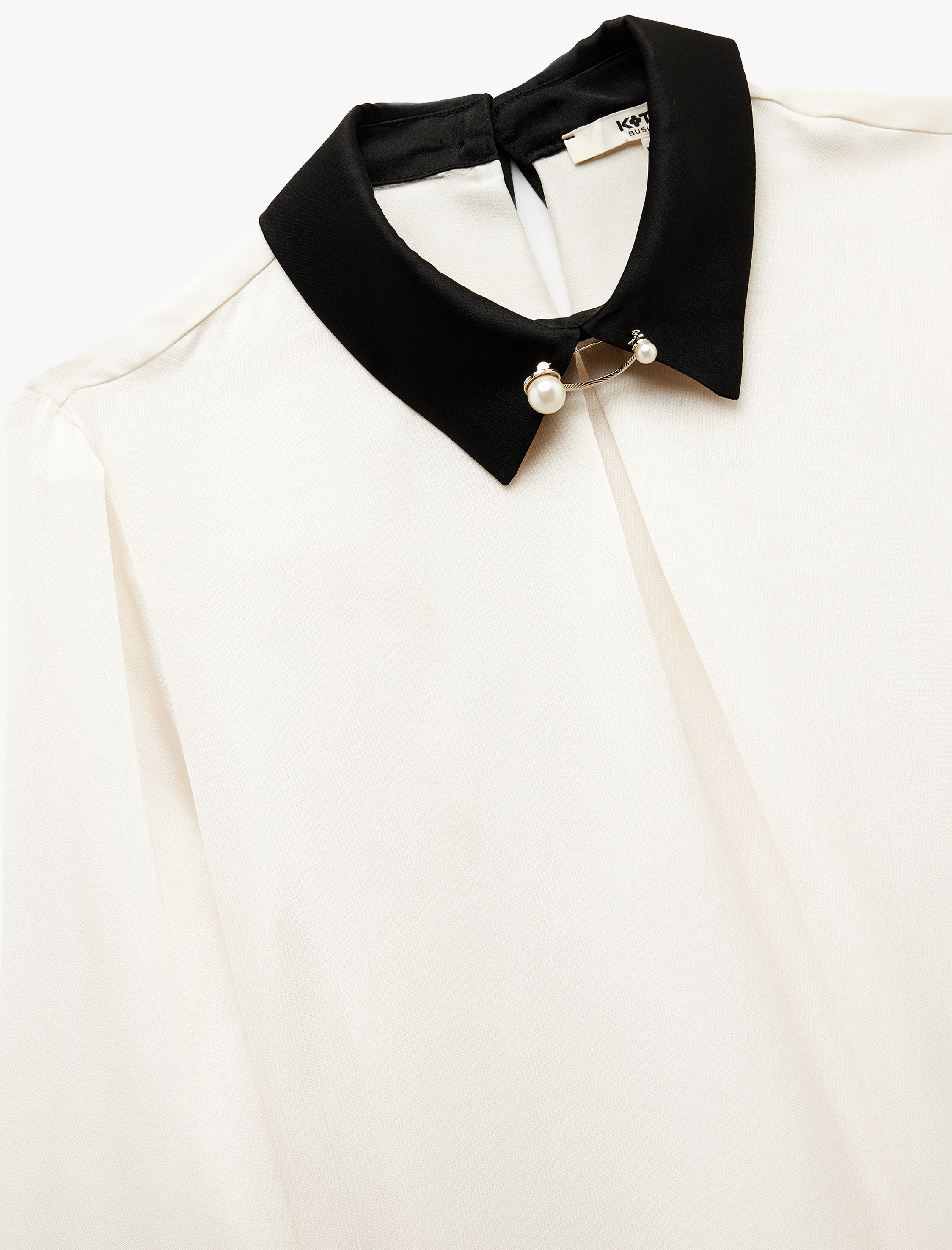   Renk Kontrastlı Metal Aksesuarlı Uzun Kollu Bluz