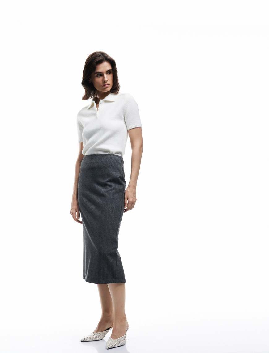   Parıltılı Metalik İplik Detaylı Slim Fit Yırtmaç Detaylı Midi Boy Kalem Etek