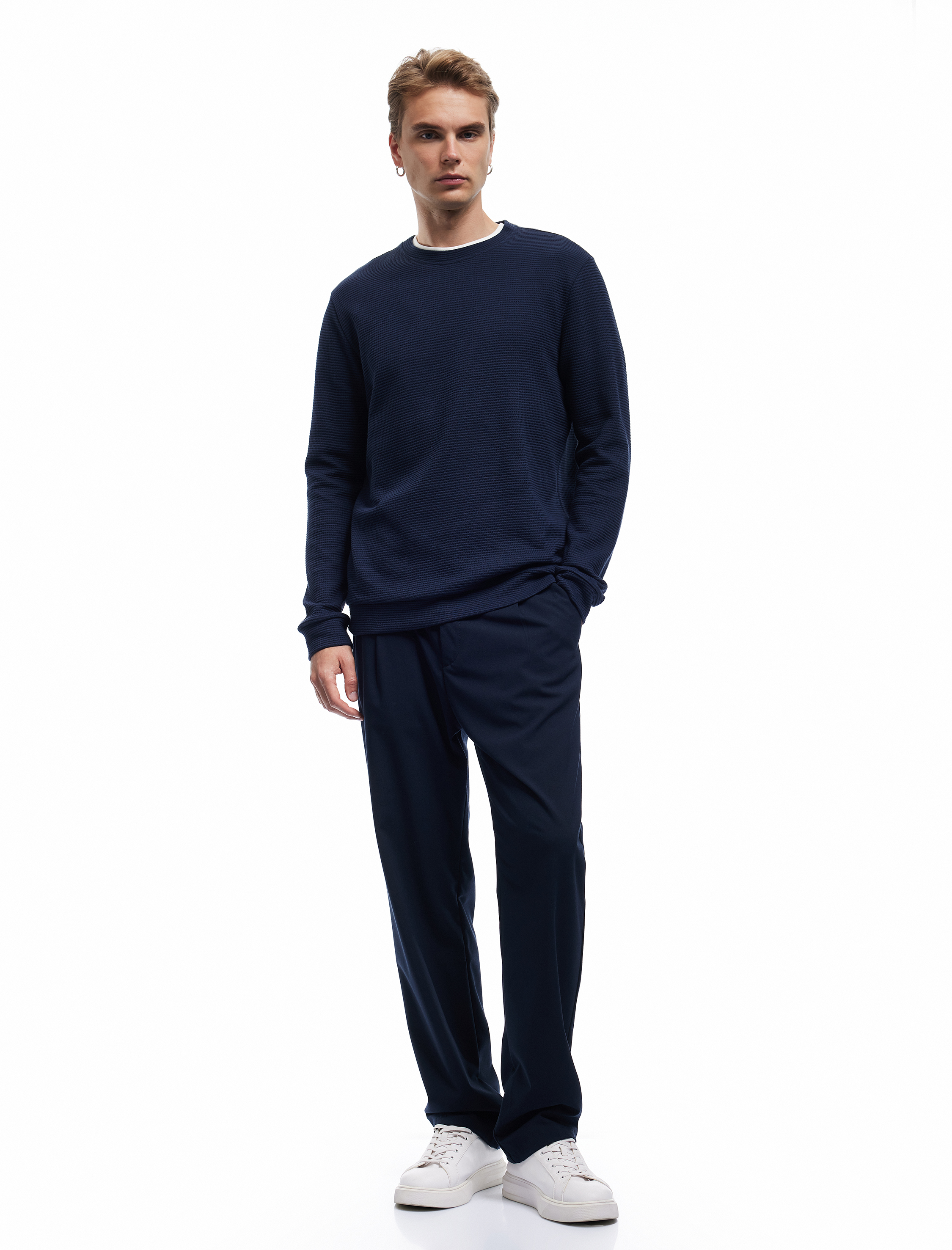   Pamuklu Uzun Kollu Dokulu Basic Bisiklet Yaka Sweatshirt