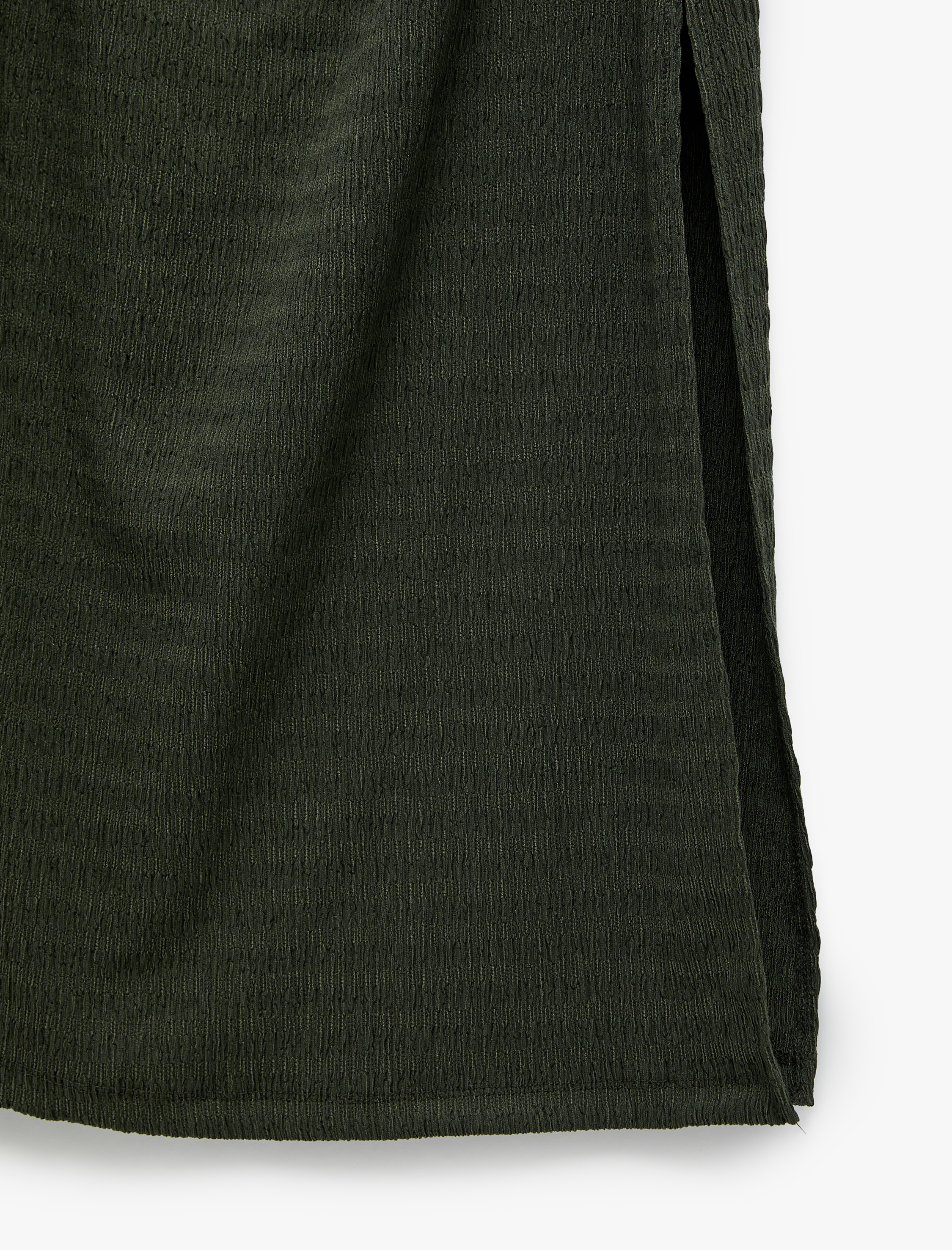   Kolsuz Drapeli Sırt Detaylı Midi Boy Halter Yaka Elbise