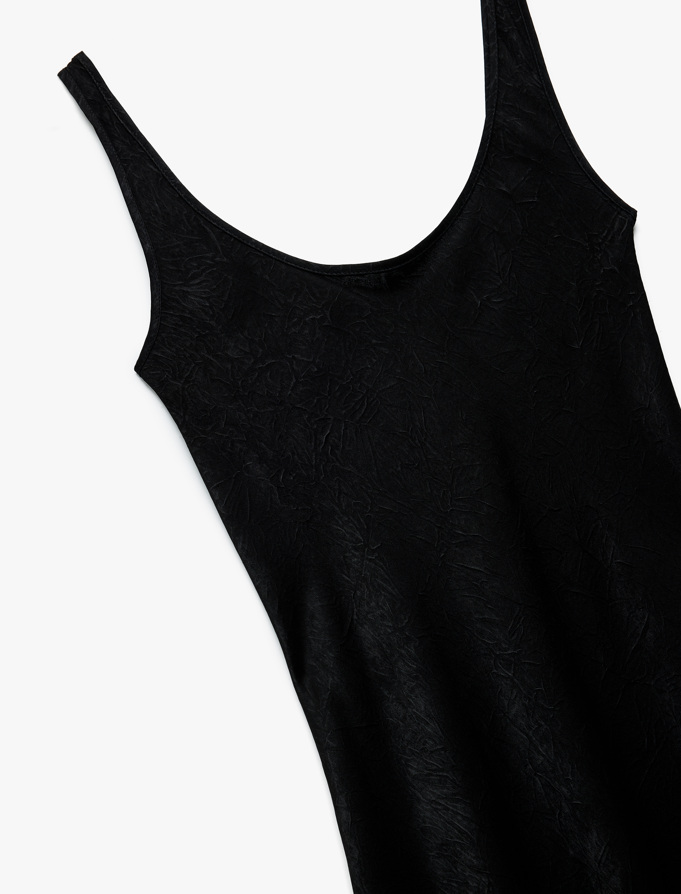   Slim Fit Kolsuz U Yaka Kalın Askılı Uzun Saten Elbise