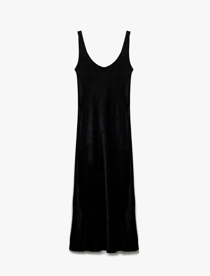  Slim Fit Kolsuz U Yaka Kalın Askılı Uzun Saten Elbise