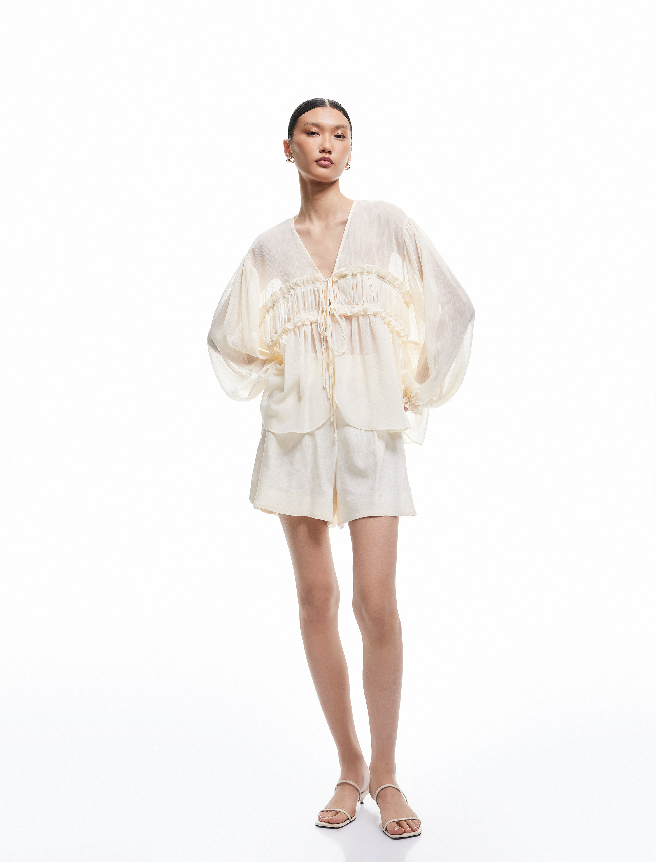   Önden Bağlamalı Fiyonklu V Yaka Uzun Kollu Fırfırlı Şifon Bluz