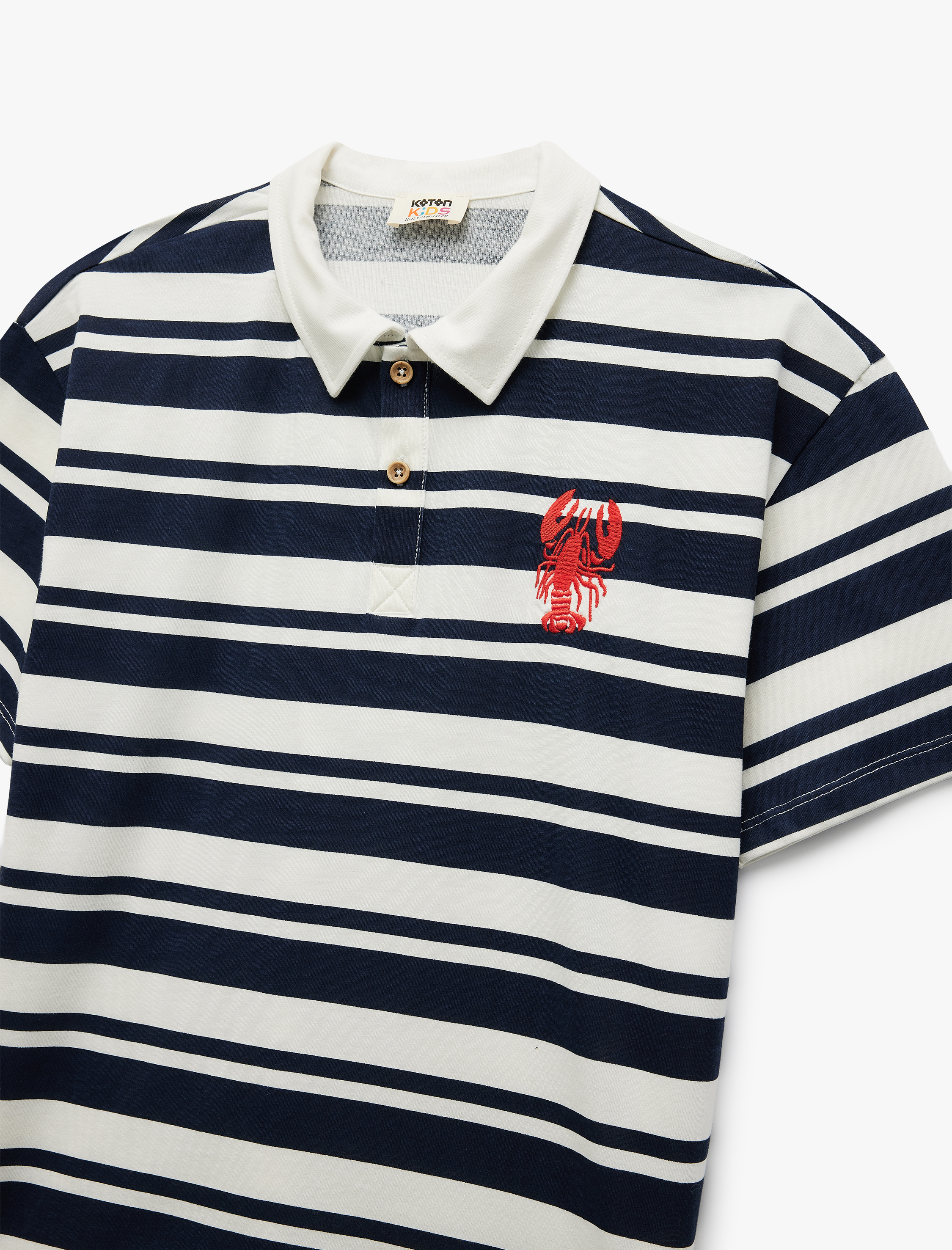  Erkek Çocuk Pamuklu Çizgili Nakış Detaylı Kısa Kollu Polo Yaka Tişört
