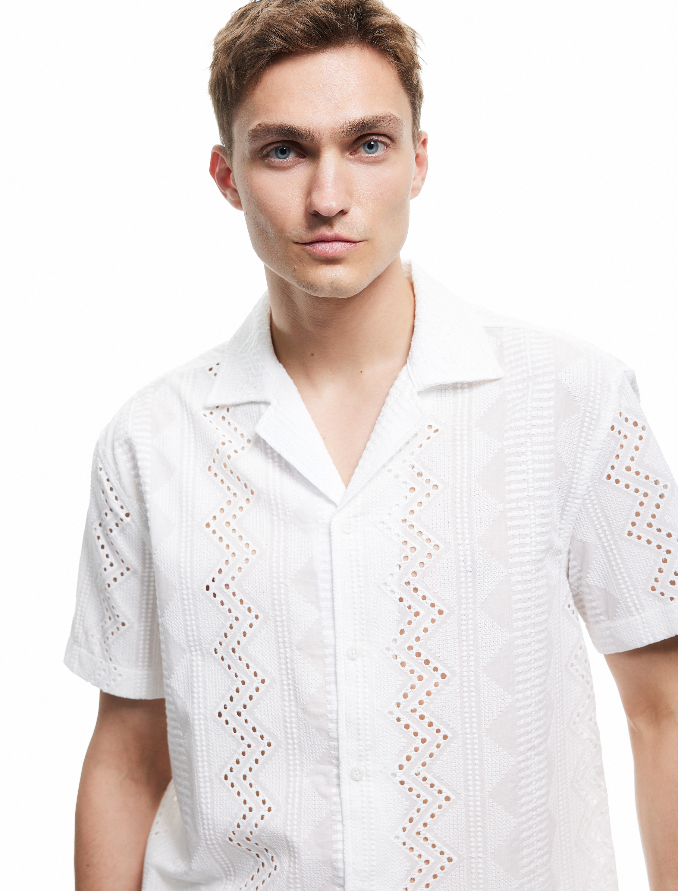   Pamuklu Kısa Kollu Regular Fit Devrik Yaka Brodeli Gömlek