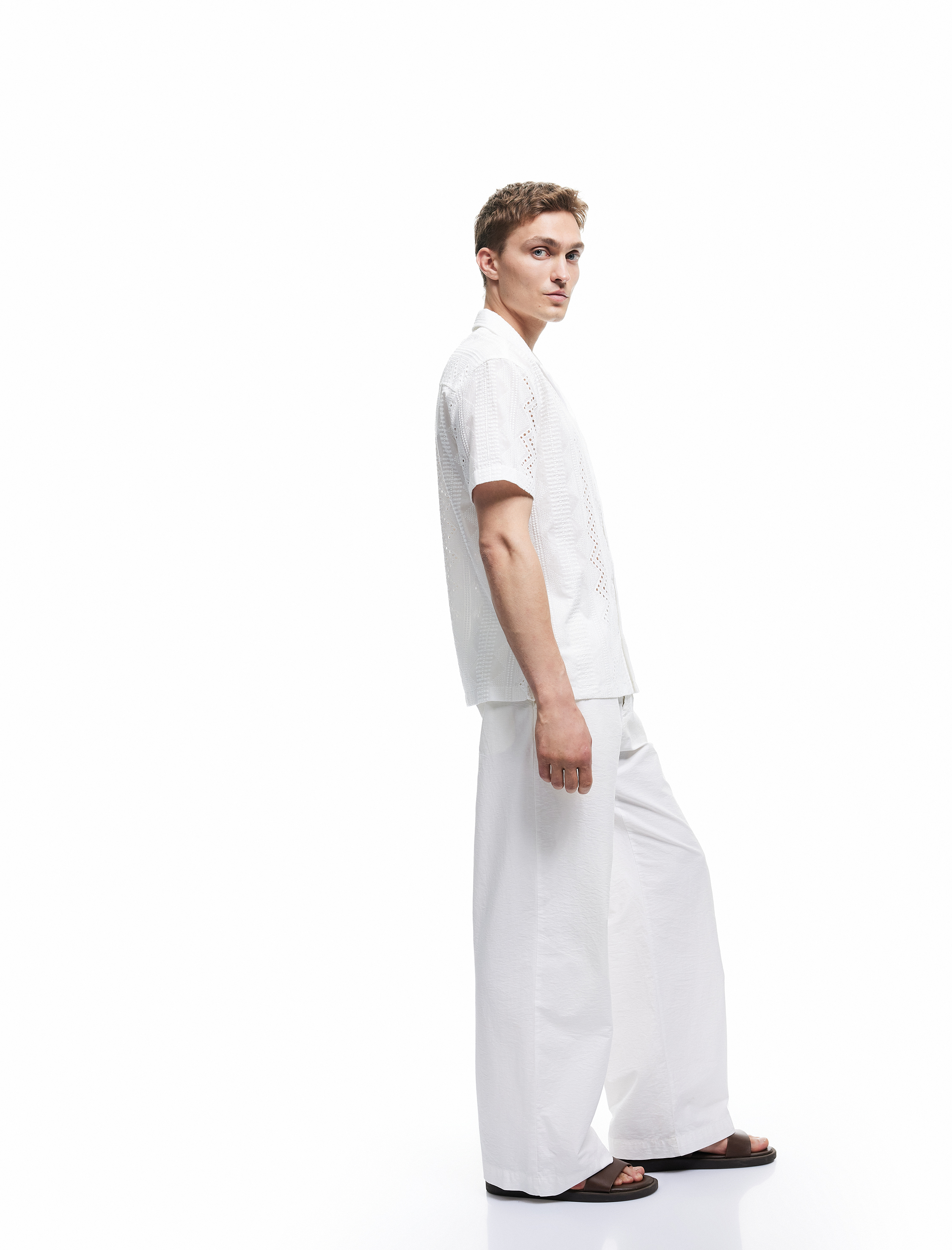   Pamuklu Kısa Kollu Regular Fit Devrik Yaka Brodeli Gömlek