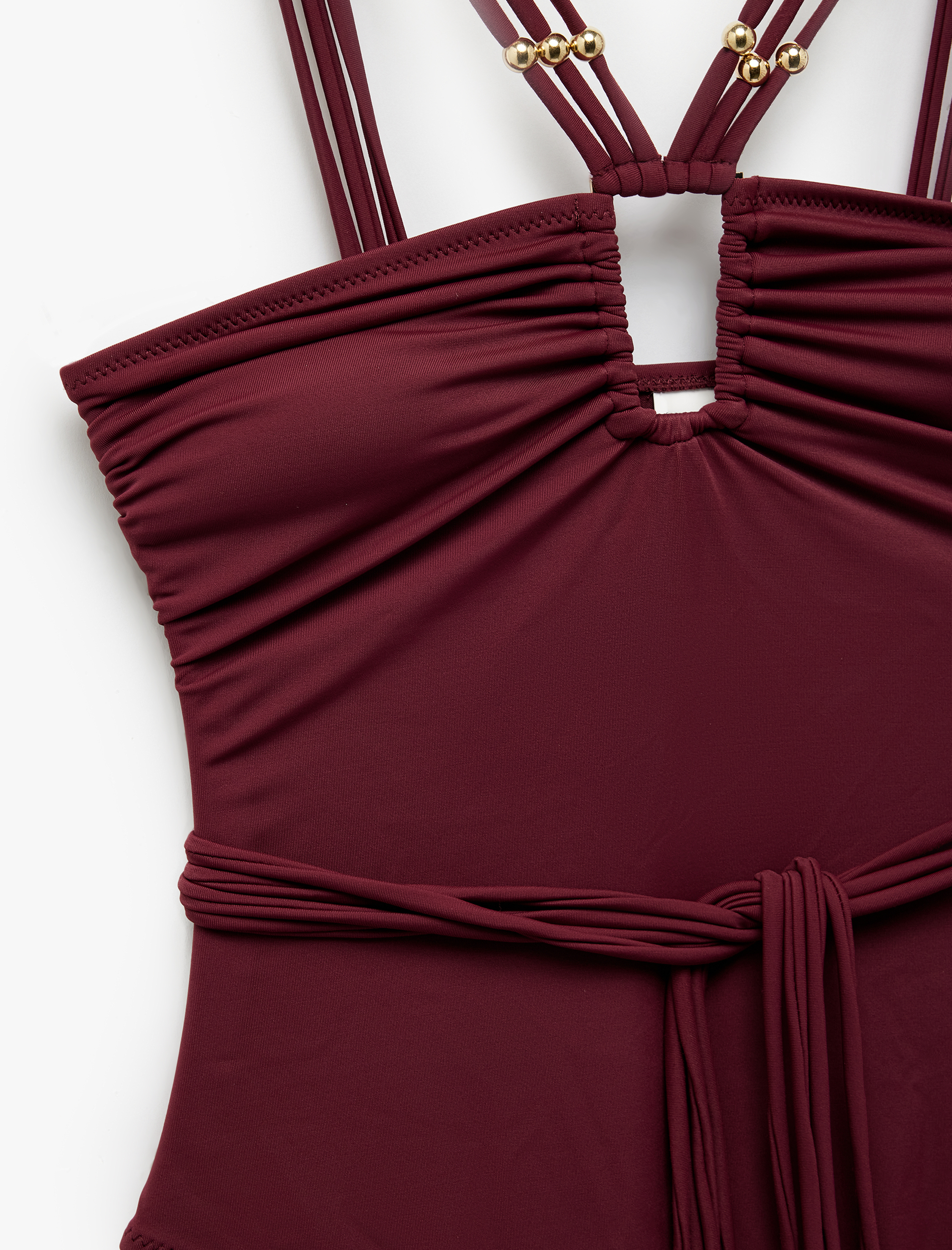   Aksesuarlı Kemerli Püsküllü Asimetrik İnce Askılı Mayo