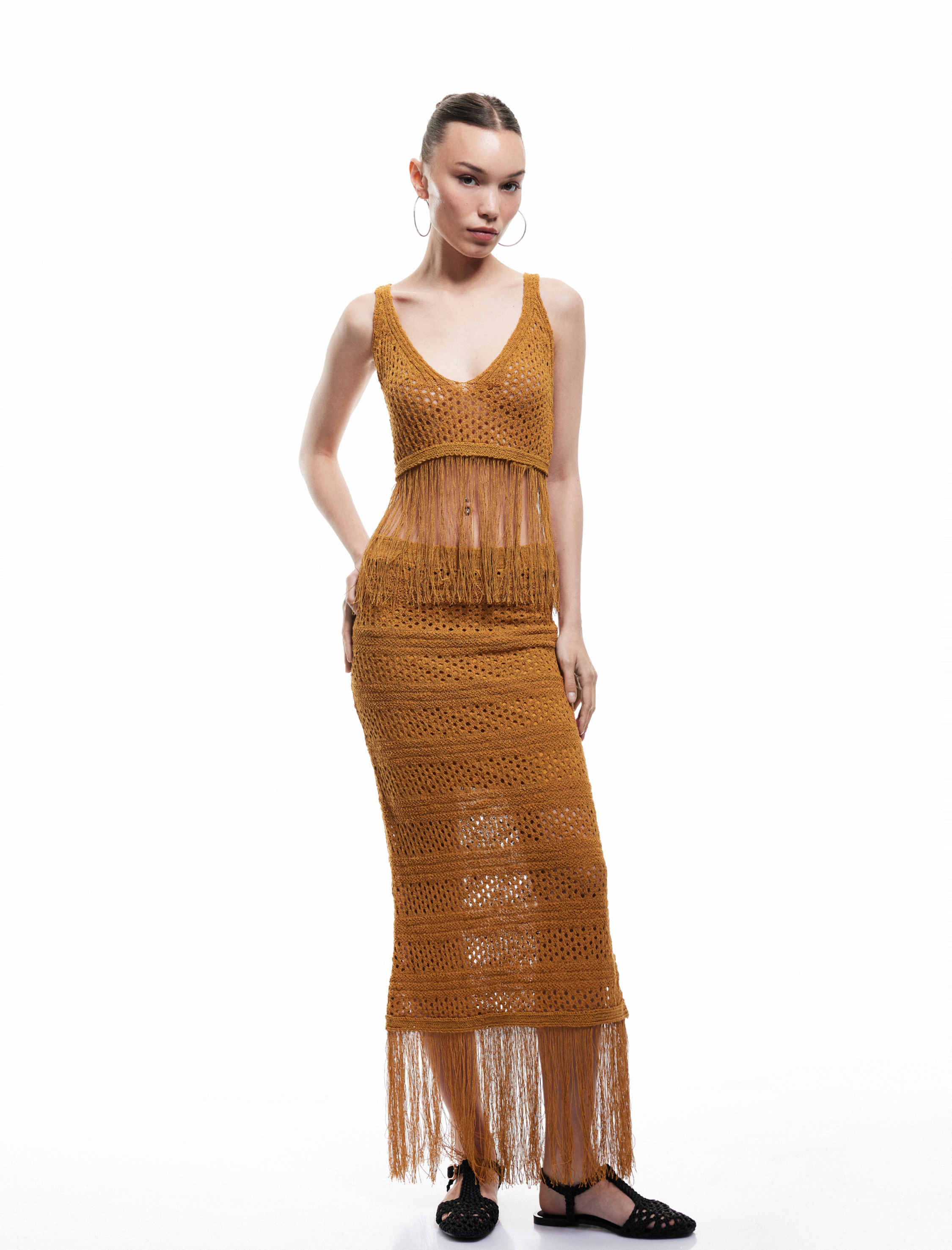   Püsküllü V Yaka Kolsuz Sırt Detaylı Slim Fit Kroşe Crop Bluz