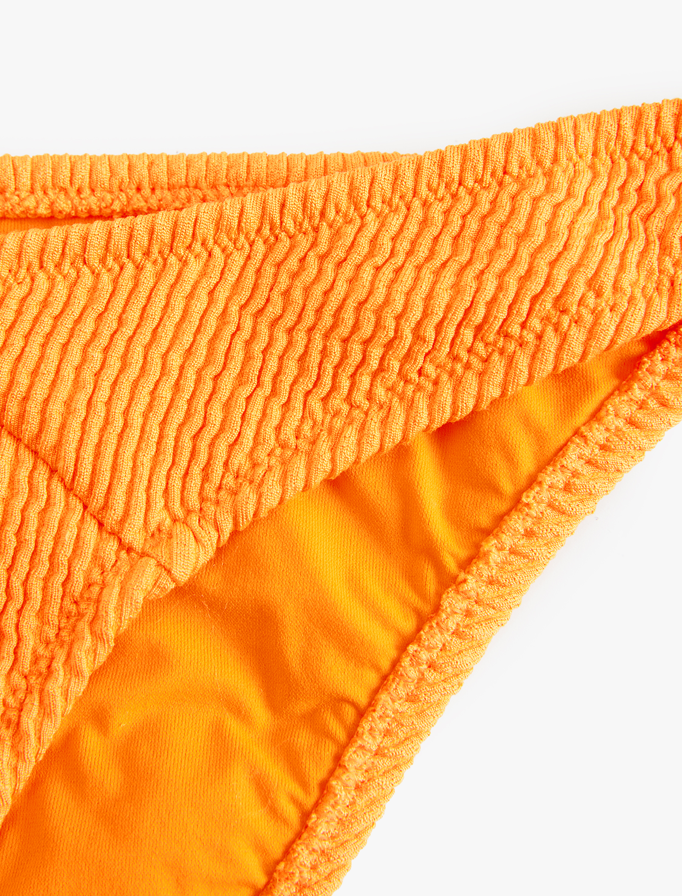   Asimetrik Bel Detaylı Dokulu Brazilian Bikini Altı