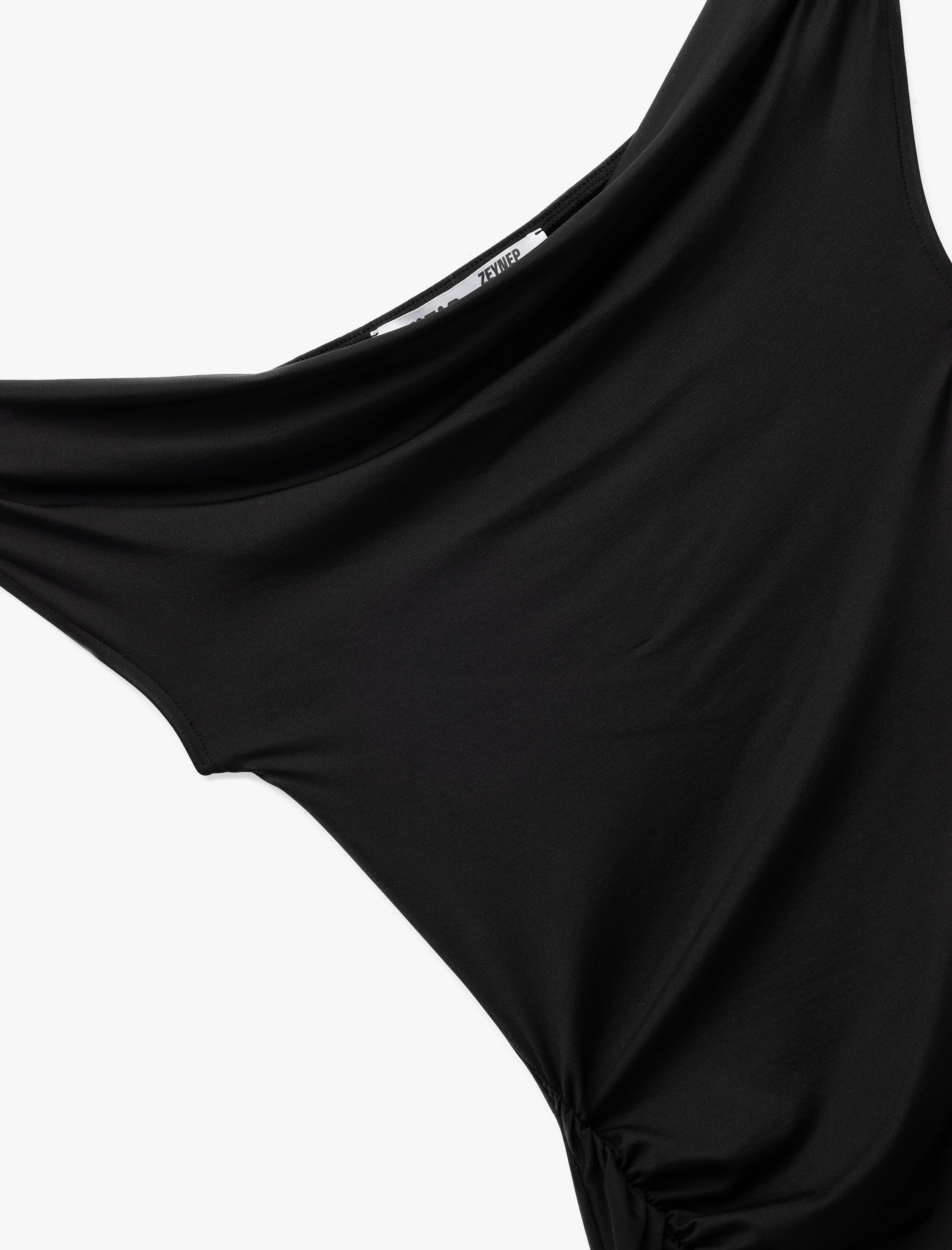   Koton X Zeynep Bastık - Drape Detaylı Asimetrik Kesim Fırfırlı Omuzu Açık Mini Elbise