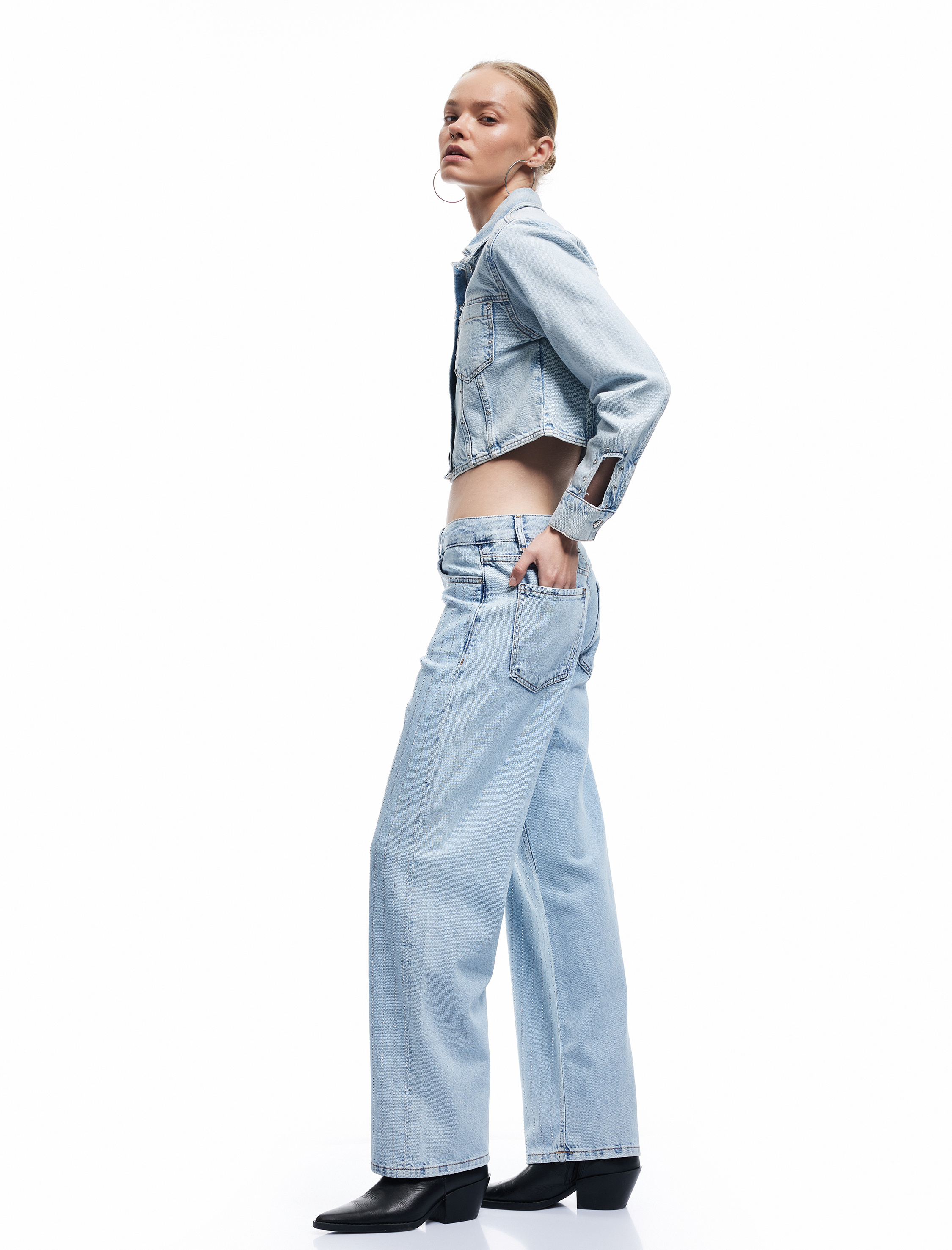   Taş Detaylı Düz Paça Cepli Düğmeli Straight Jean Pantolon - Straight Jeans